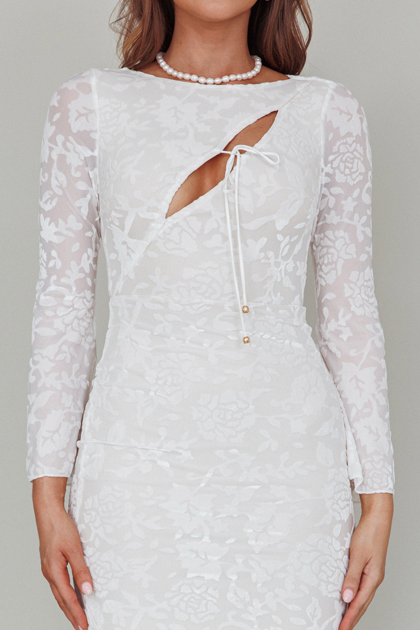 Novalie Long Sleeve Velvet Print Midi Dress White-Maymioy