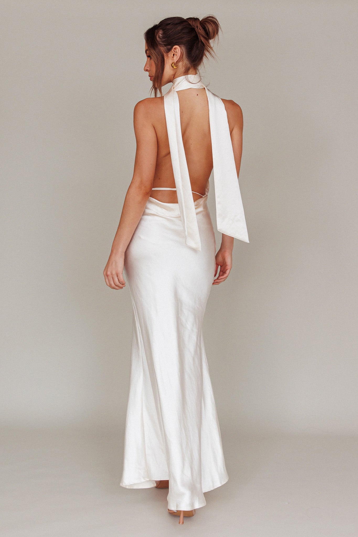 Italia Azure Halterneck Maxi Dress Oyster-Maymioy