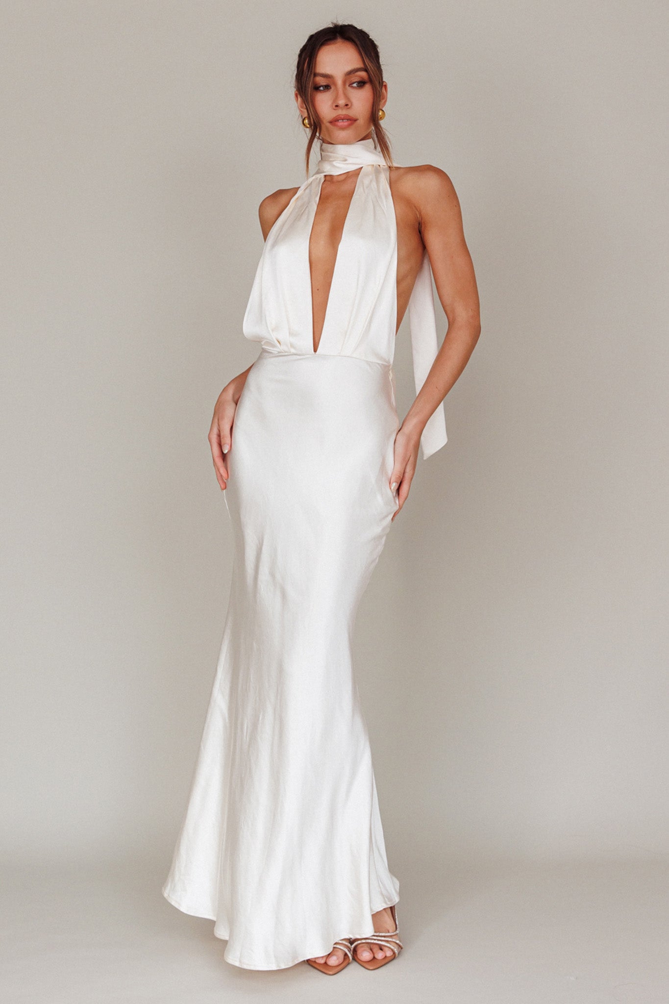 Italia Azure Halterneck Maxi Dress Oyster-Maymioy