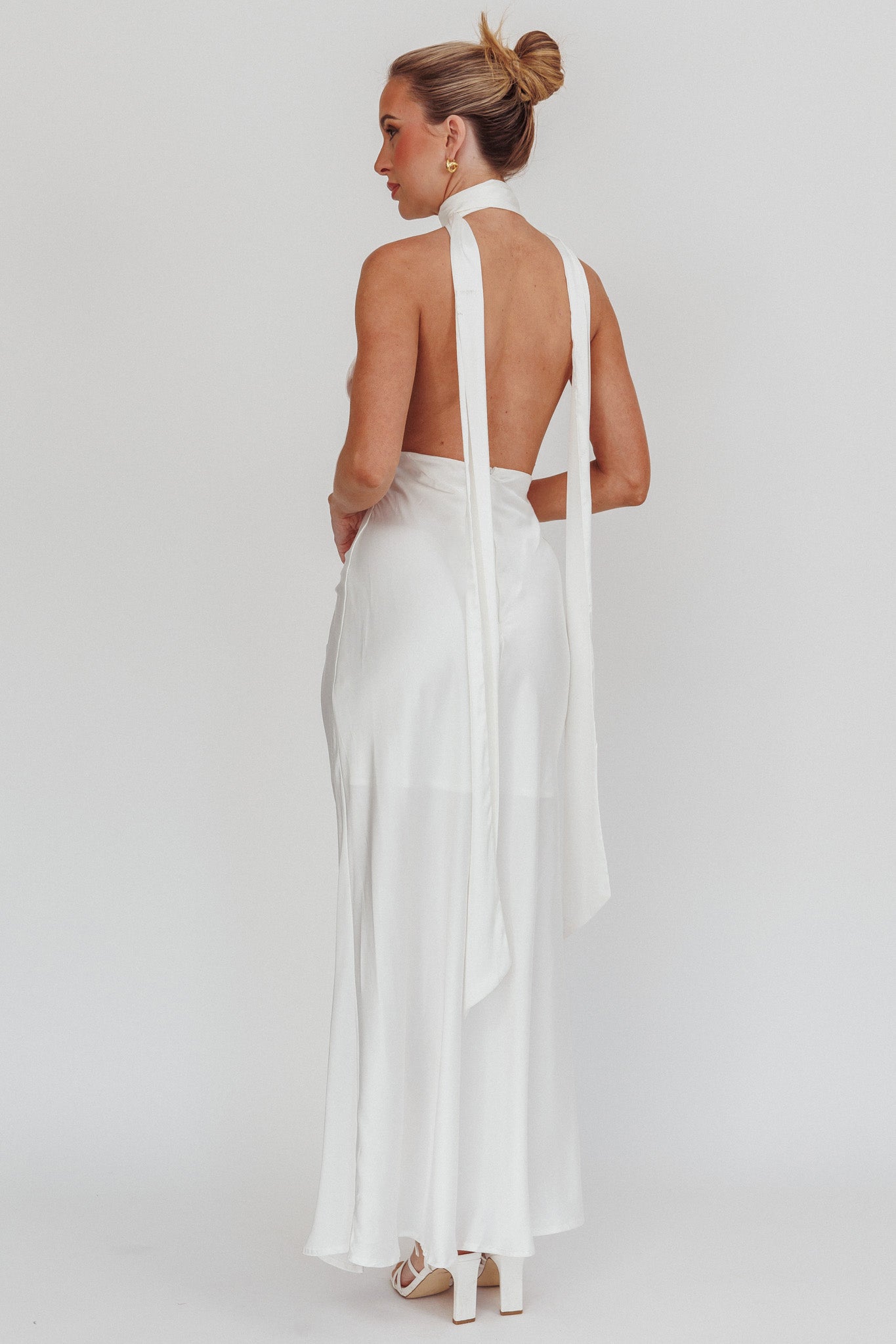 Italia Azure Halterneck Rosette Maxi Dress Oyster-Maymioy
