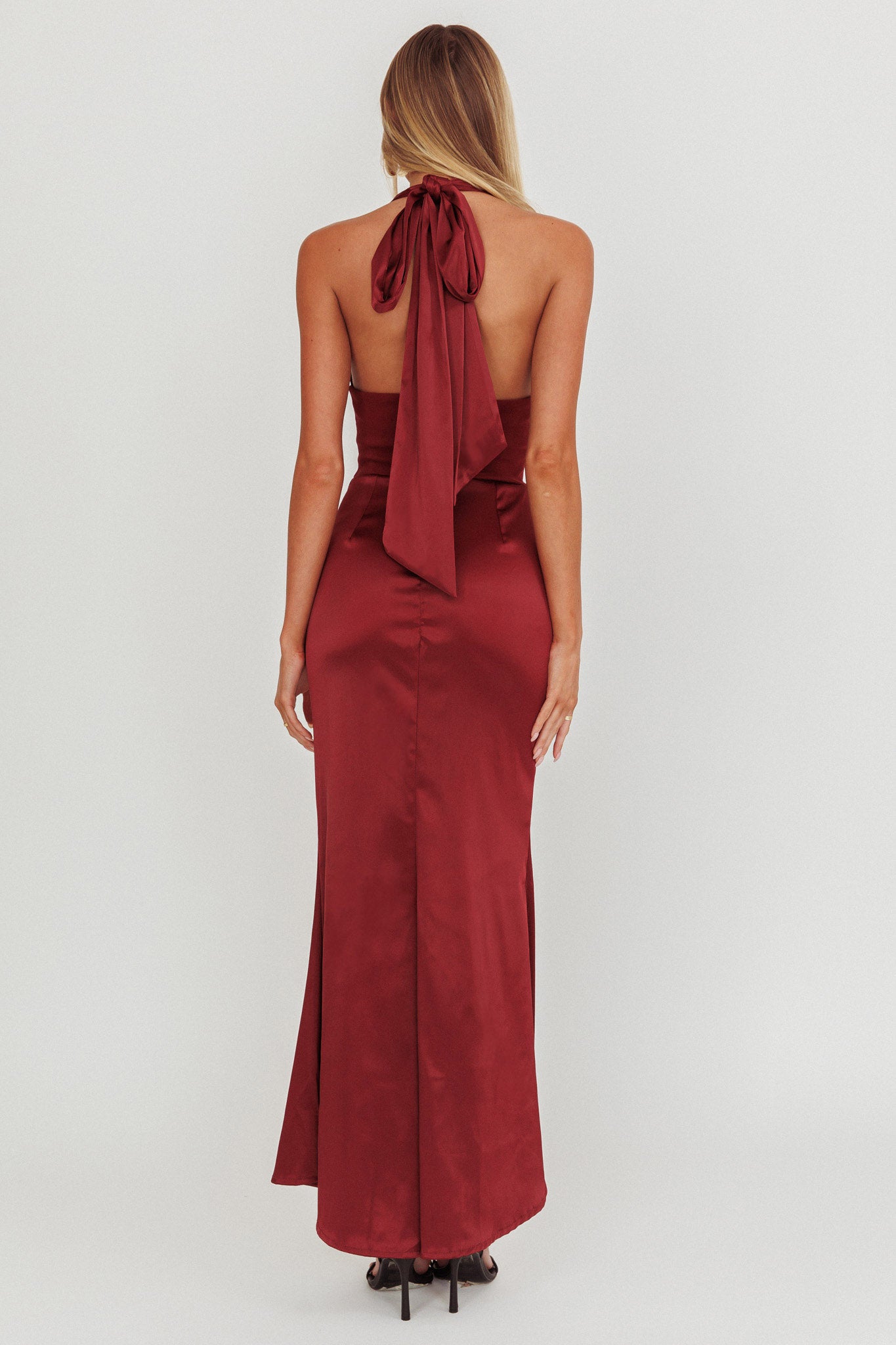 Italia Azure Pleat Bodice Halterneck Maxi Dress Wine-Maymioy