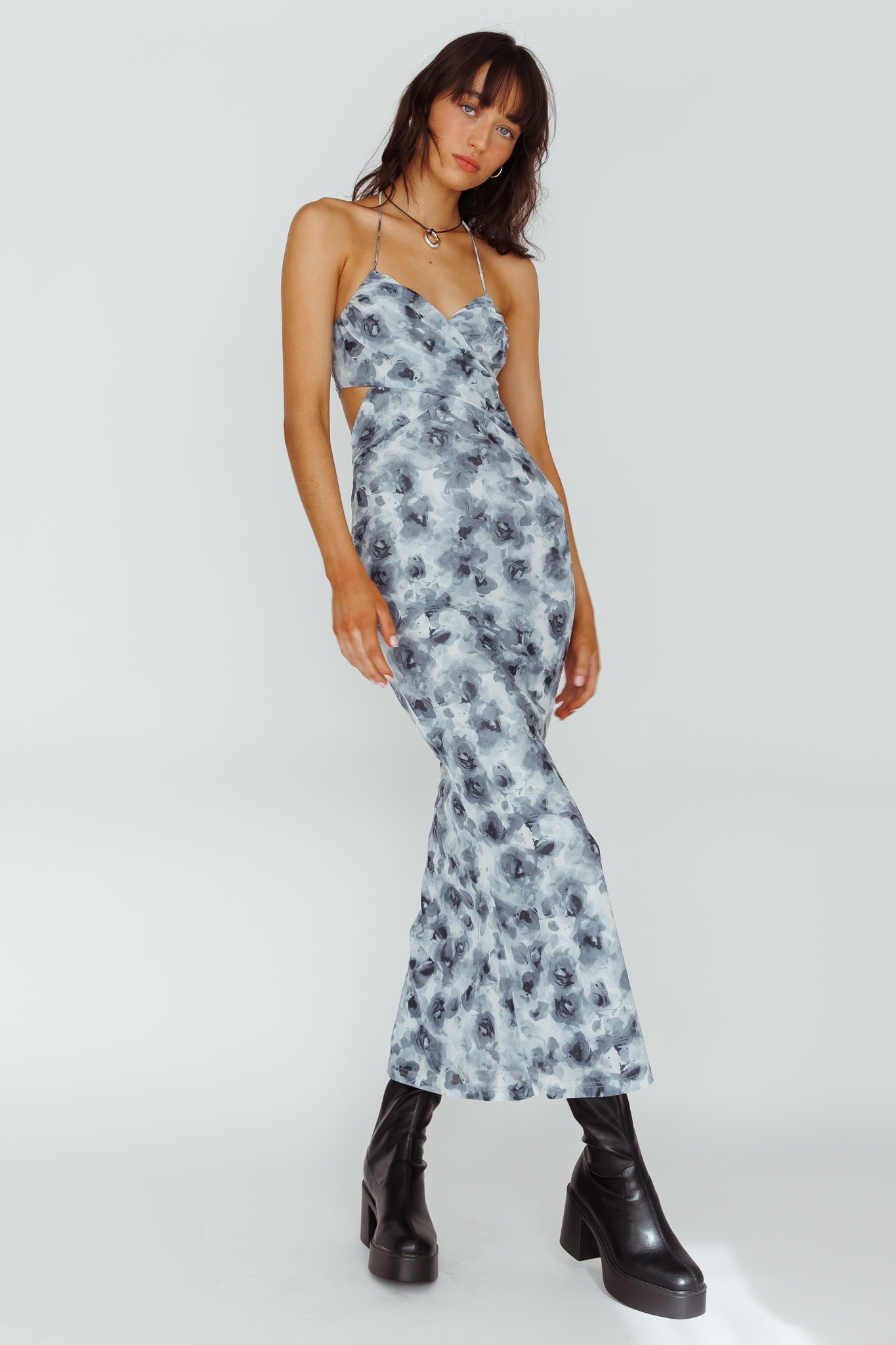 Alivia Tied Back Maxi Dress Floral Black-Maymioy