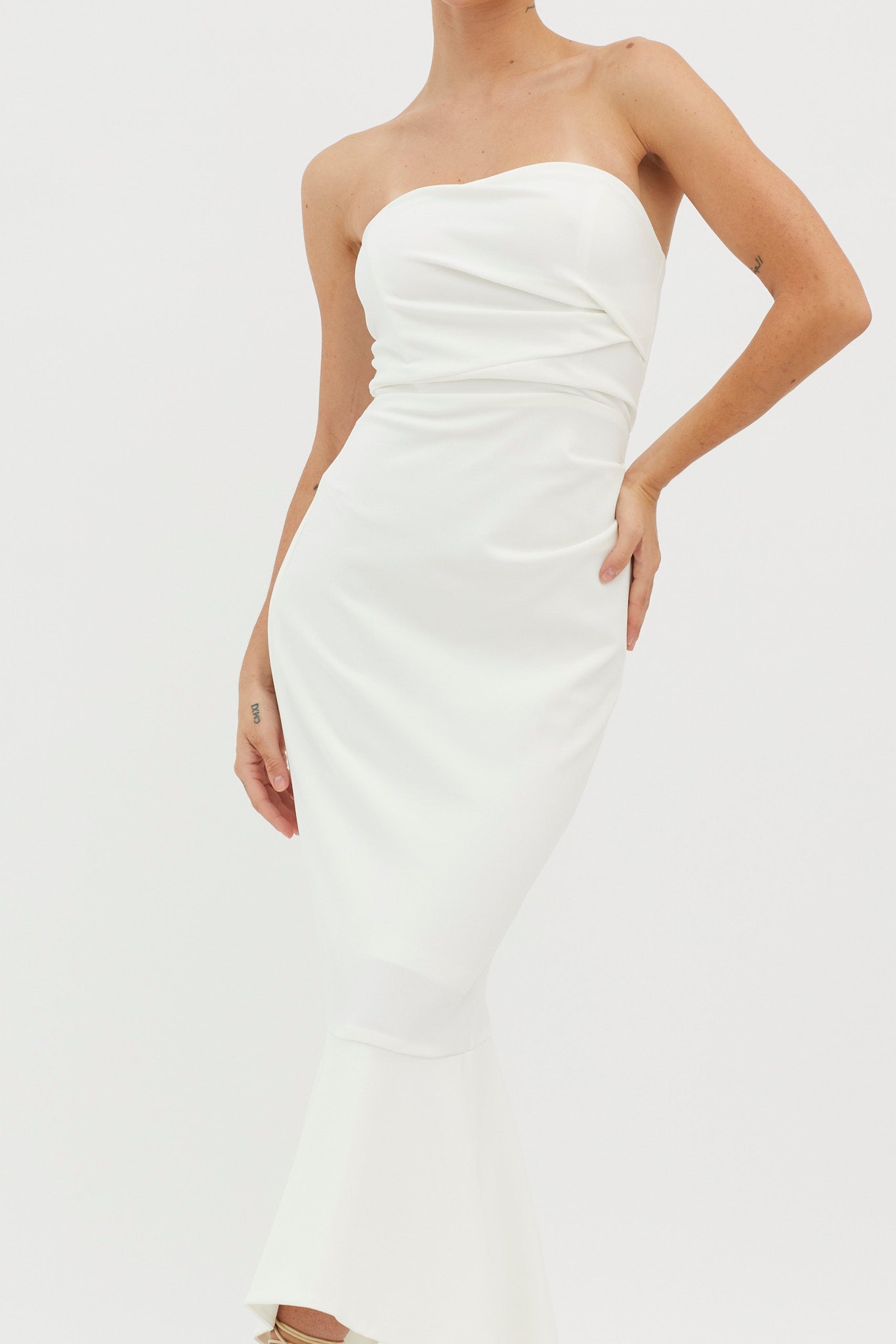 Sharona Strapless Gathered Midi Dress White-Maymioy