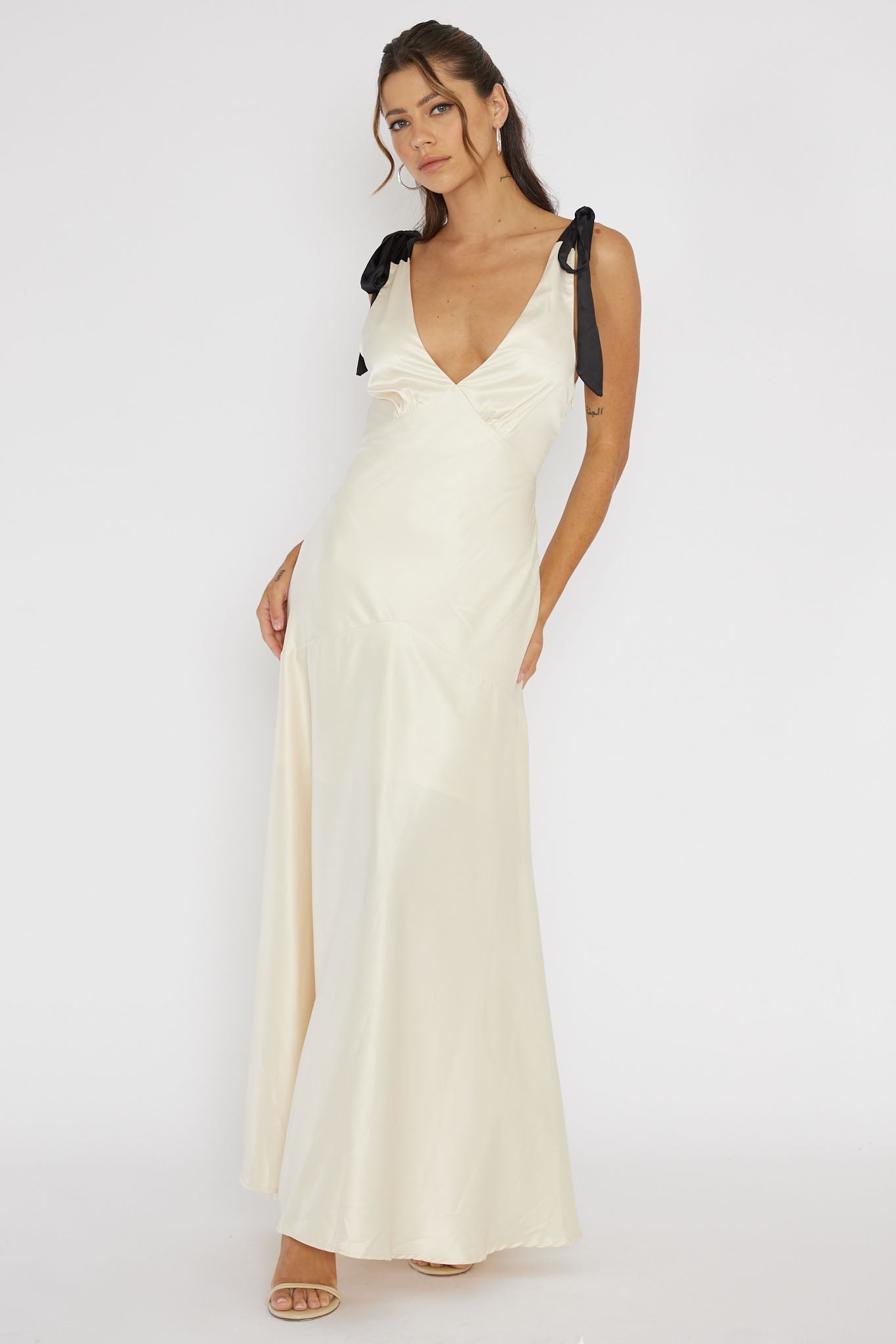 New York Minute Bow Shoulder Dress Oyster-Maymioy