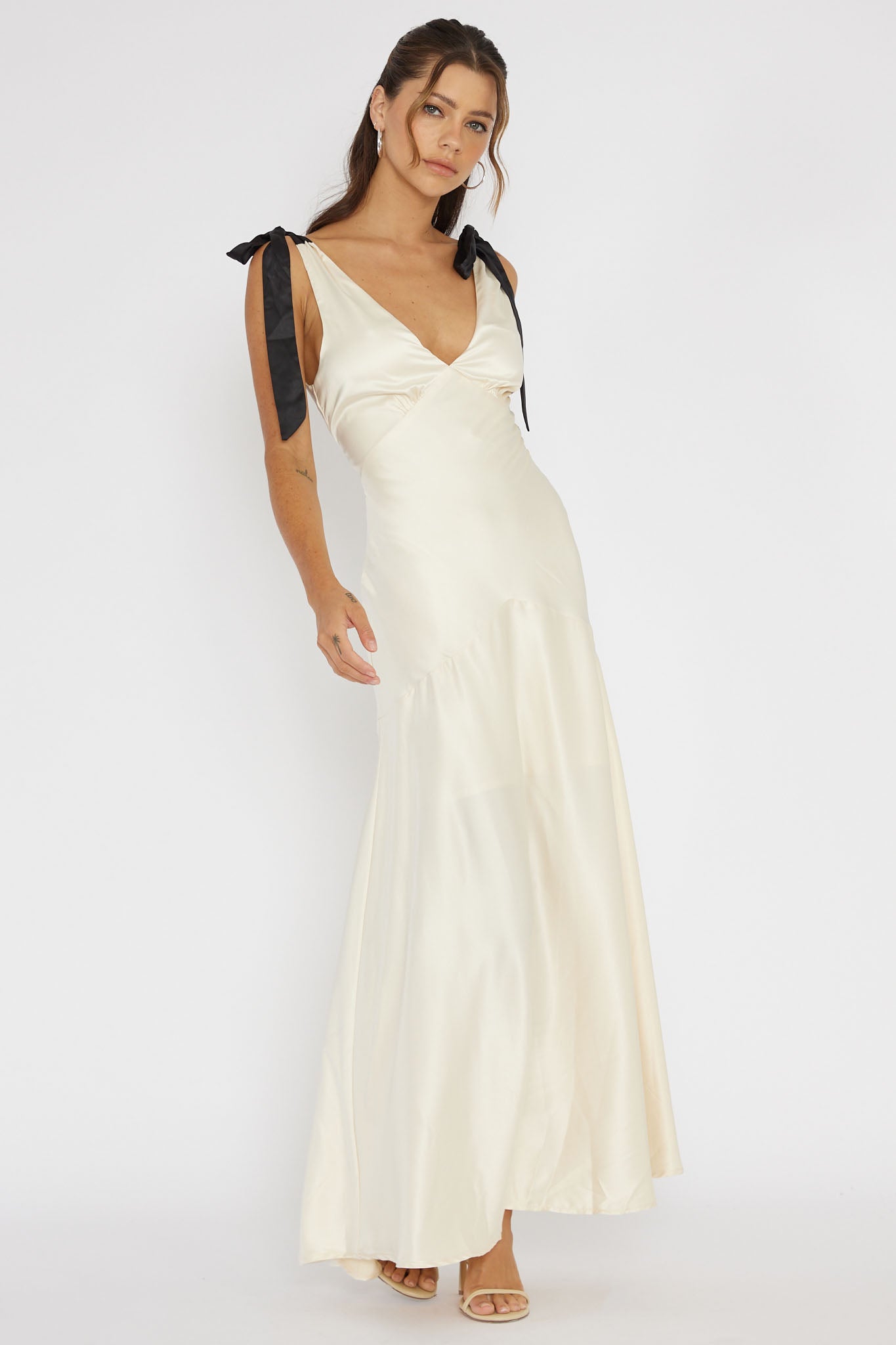 New York Minute Bow Shoulder Dress Oyster-Maymioy