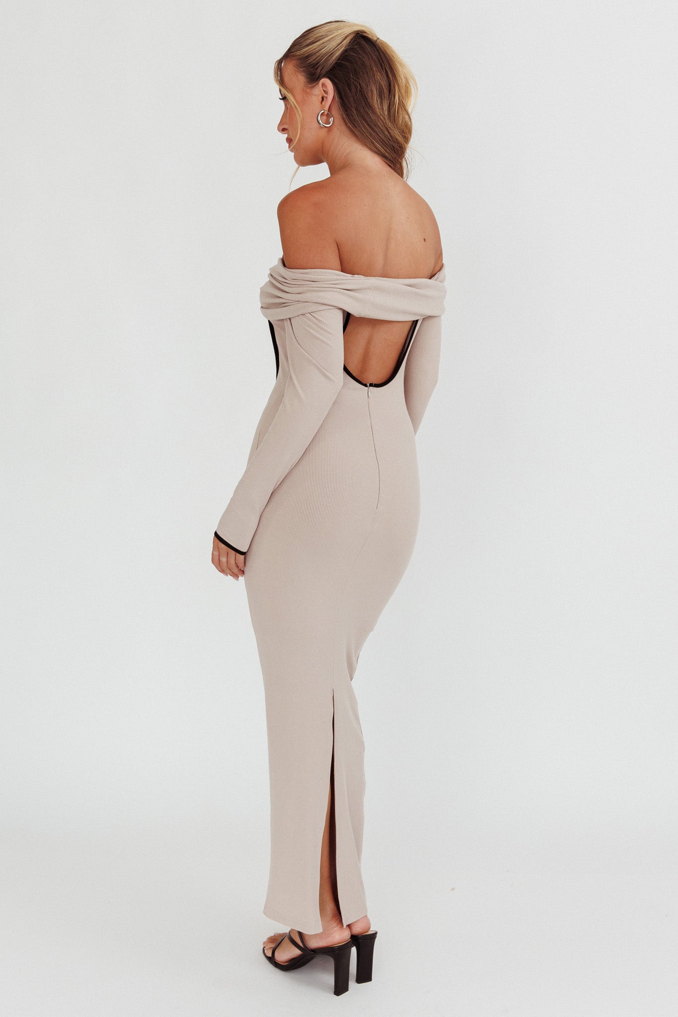 Genesis Off-Shoulder Long Sleeve Maxi Dress Pebble-Maymioy