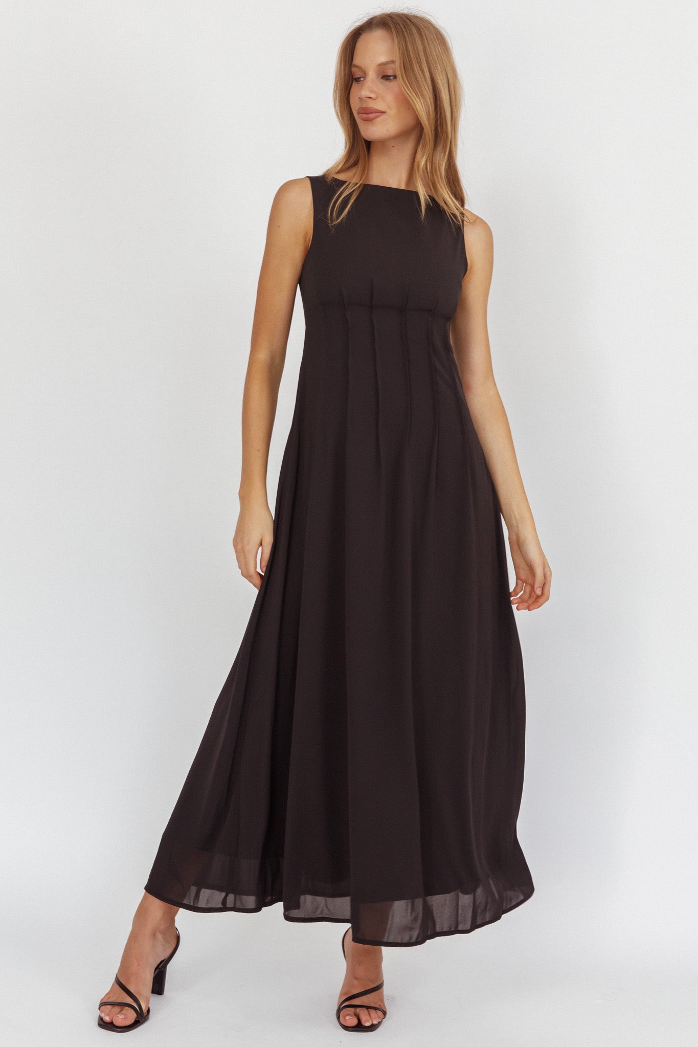 Karine Pintuck Pleat Maxi Dress Black-Maymioy