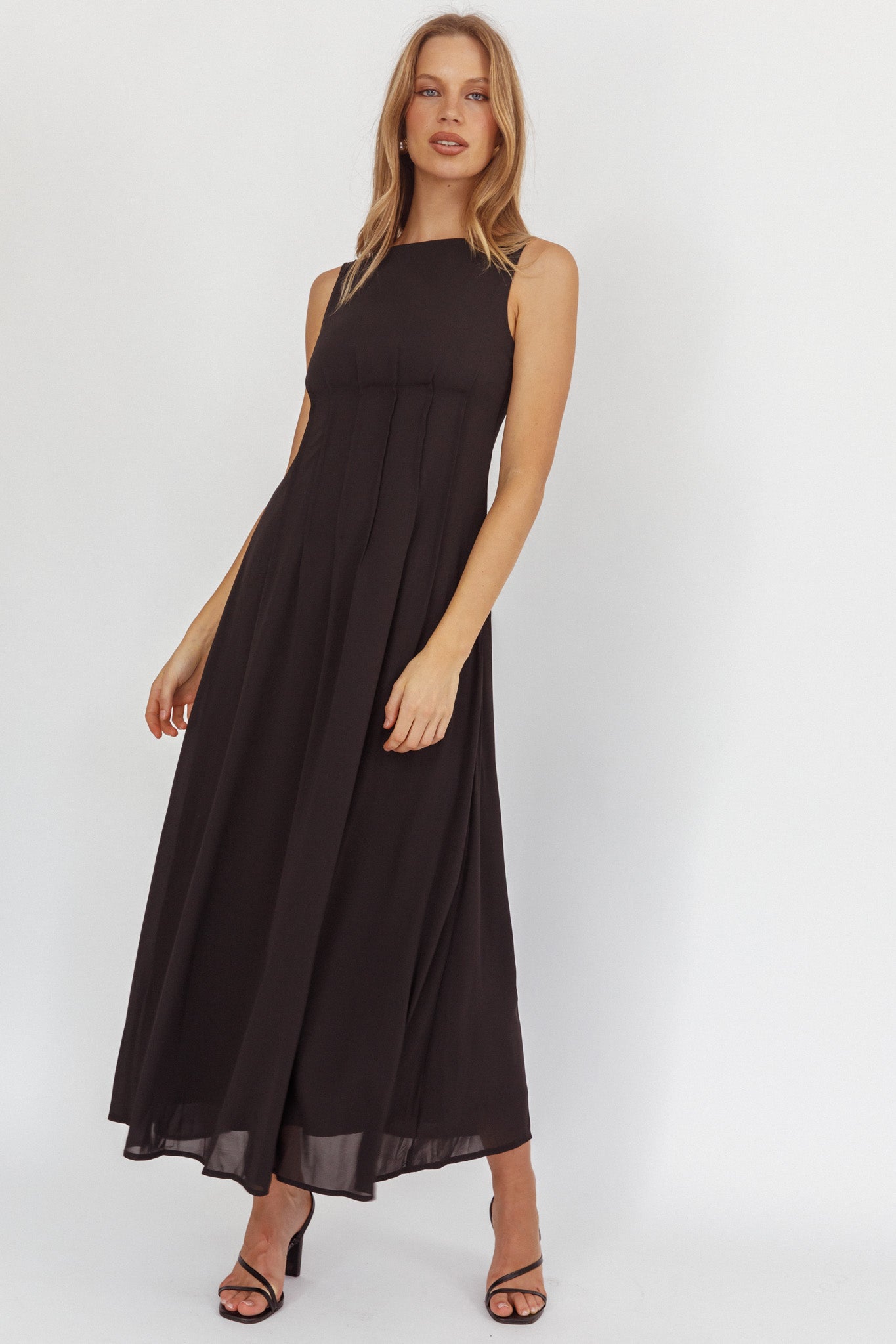 Karine Pintuck Pleat Maxi Dress Black-Maymioy
