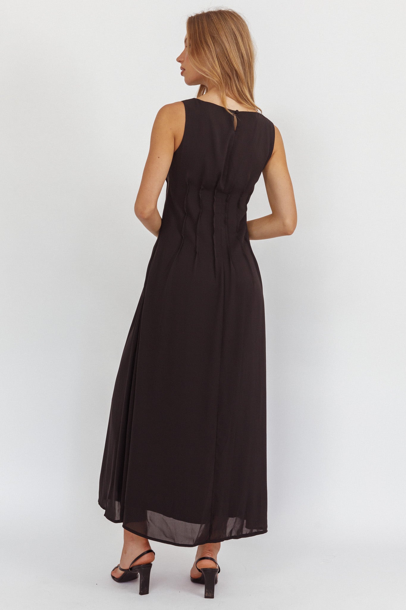 Karine Pintuck Pleat Maxi Dress Black-Maymioy