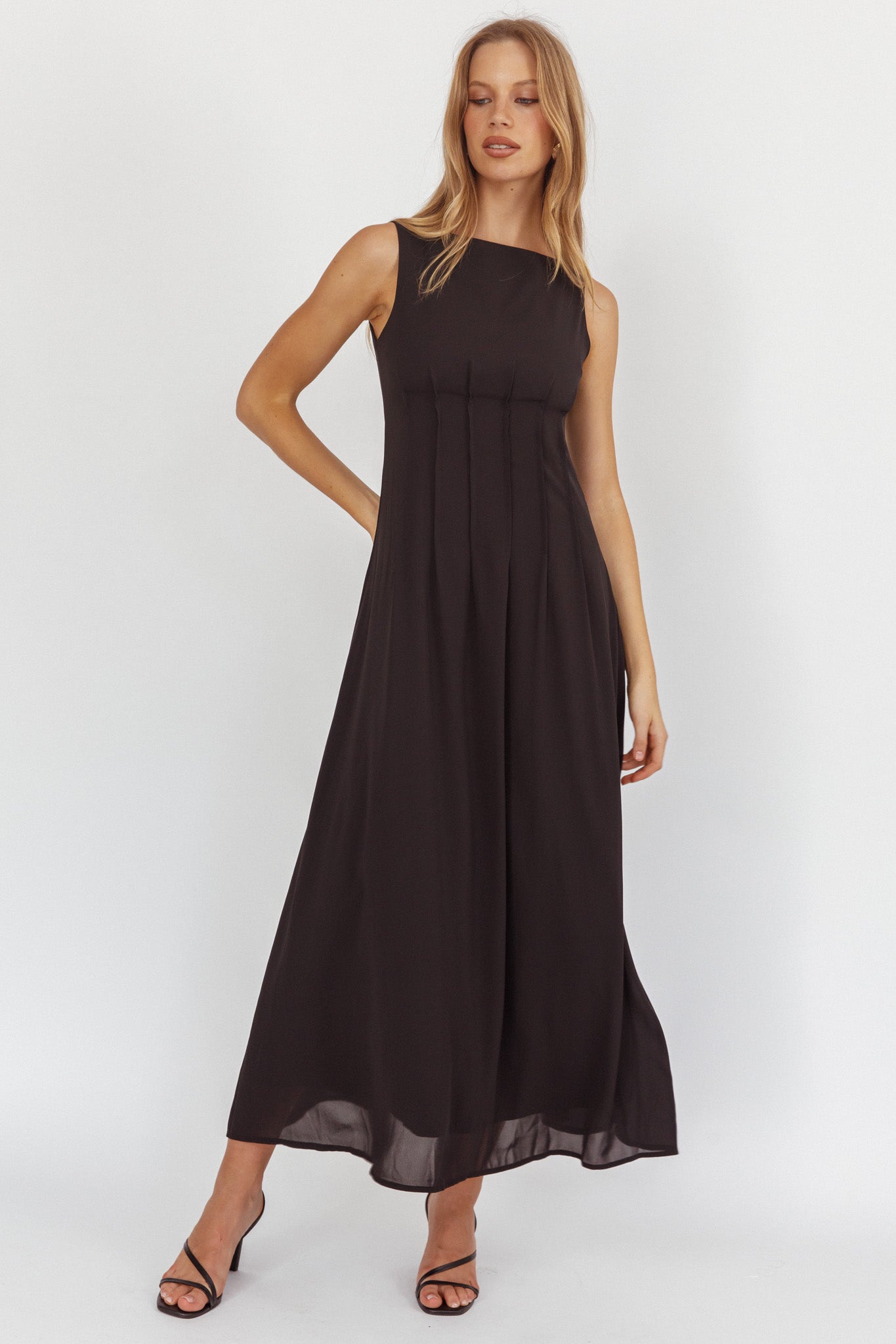 Karine Pintuck Pleat Maxi Dress Black-Maymioy