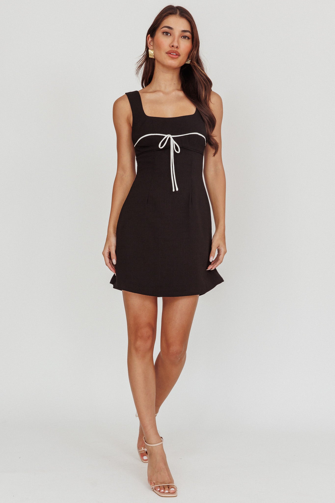 Doves Contrast Bow Mini Dress Black-Maymioy