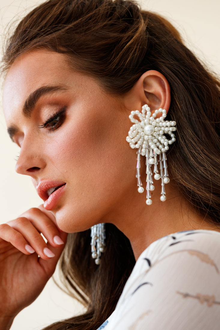 Winslet Pearl Bead Flower Earrings White-Maymioy