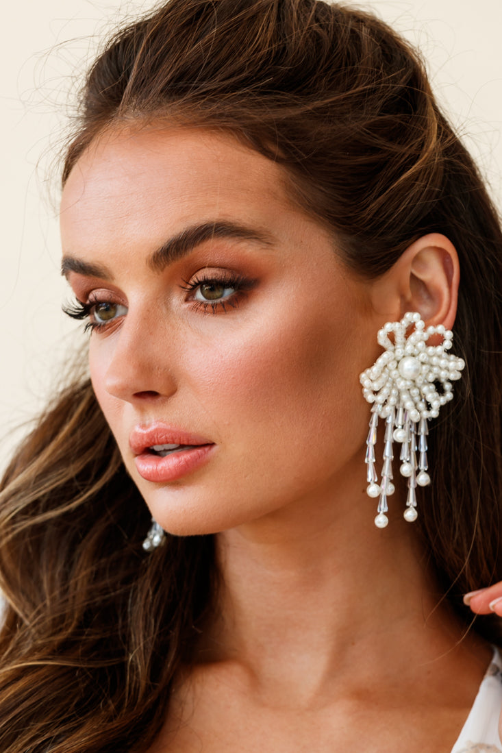 Winslet Pearl Bead Flower Earrings White-Maymioy