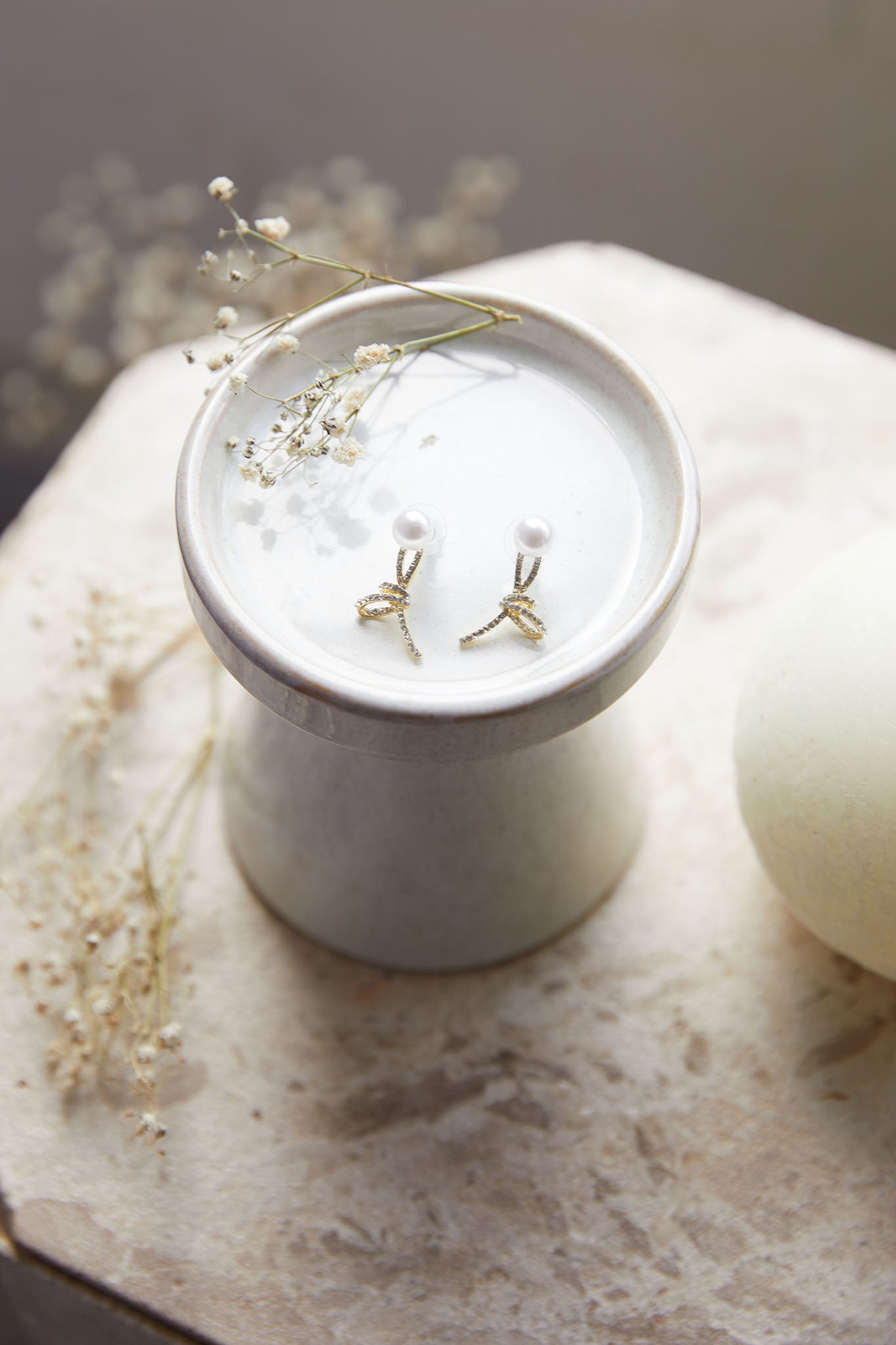 Carrie Crystal Knot Pearl Earrings Gold-Maymioy