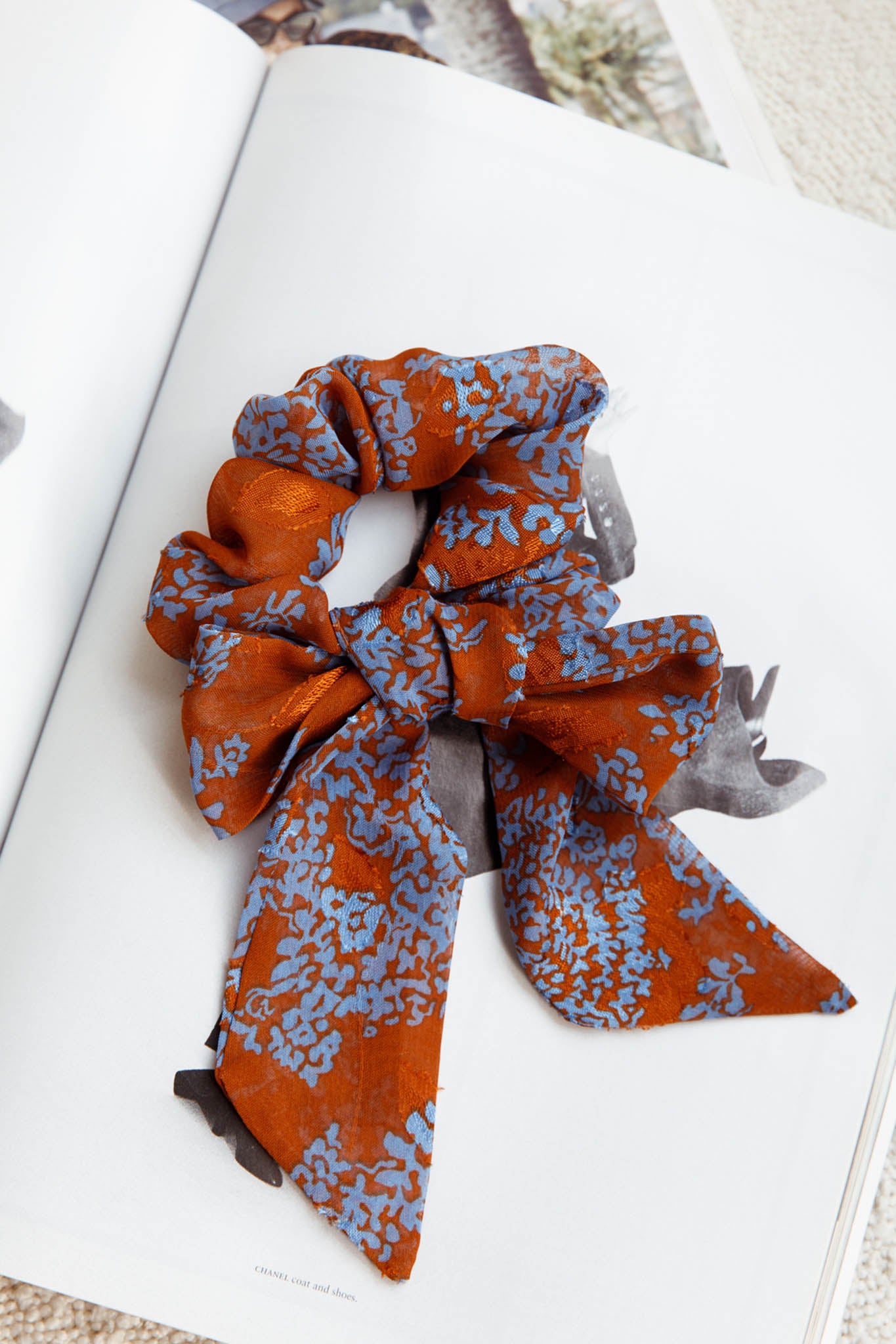 Bow Scrunchie Floral Brown-Maymioy