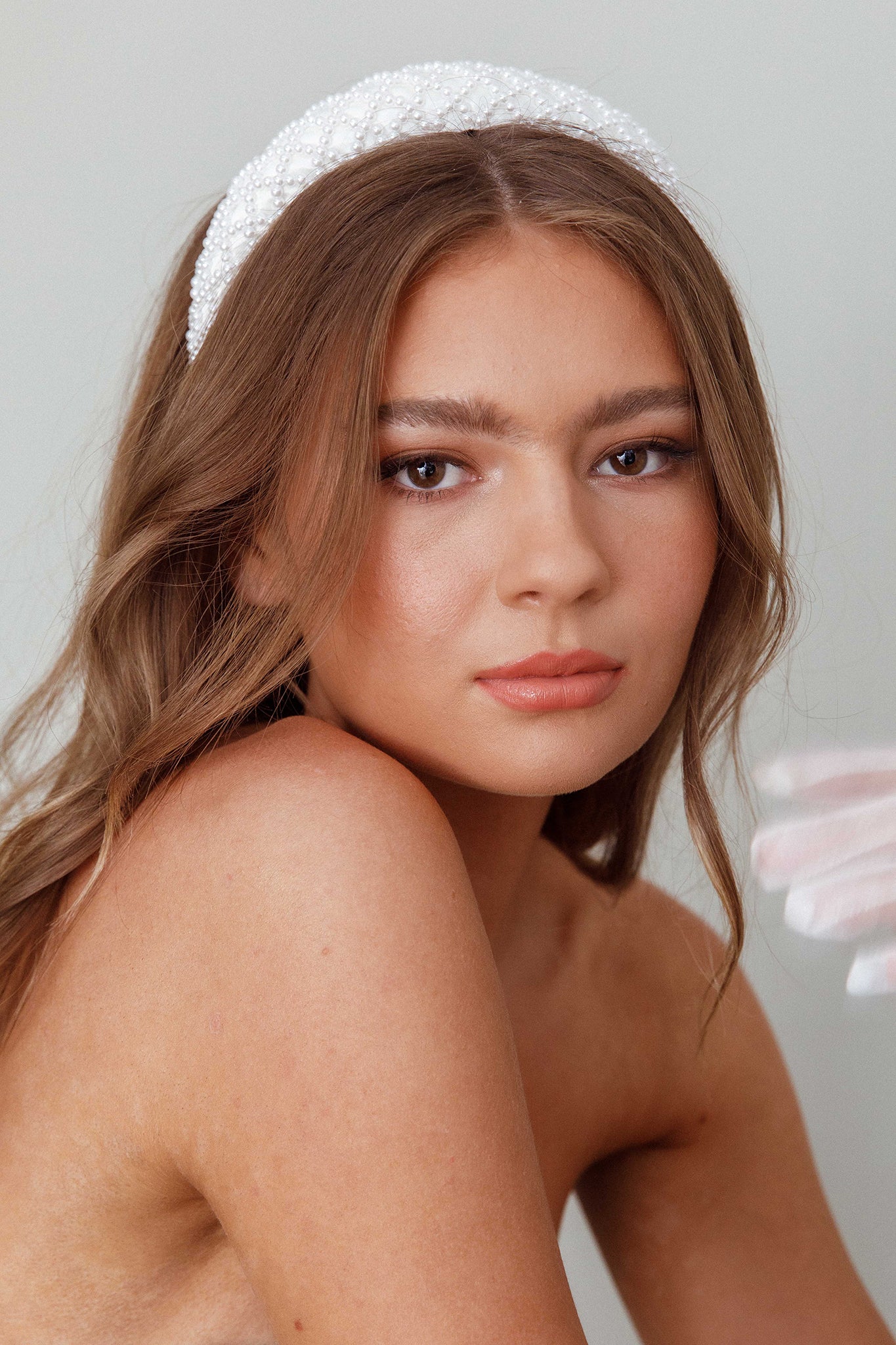 Suede Pearl Headband White-Maymioy