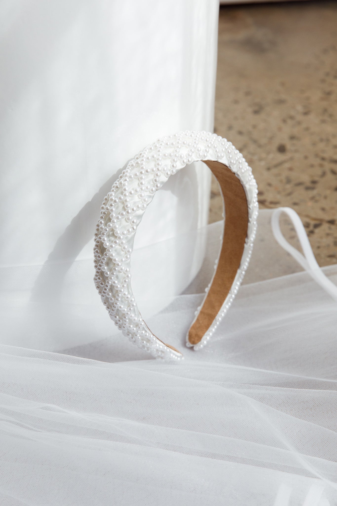 Suede Pearl Headband White-Maymioy