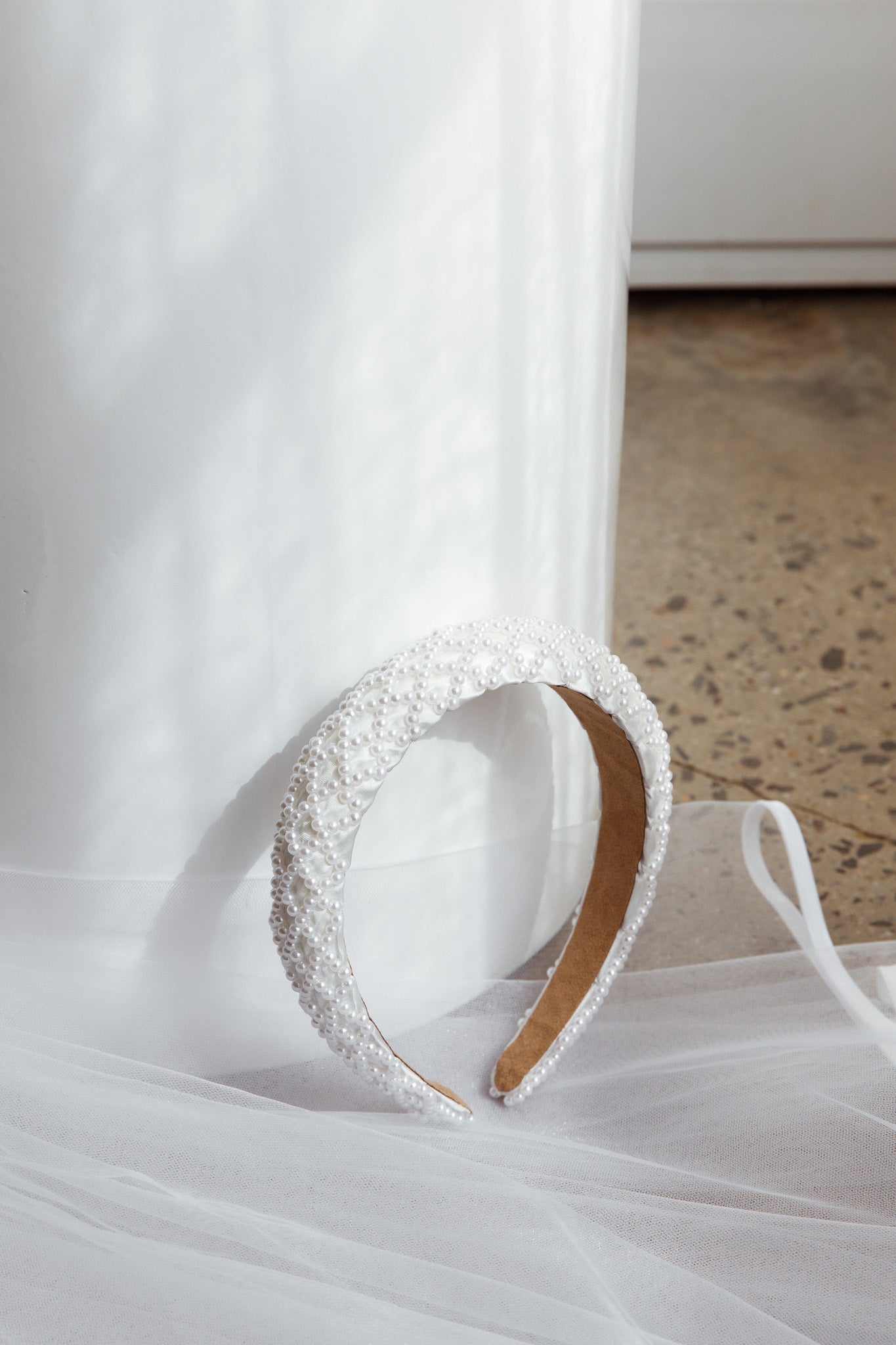Suede Pearl Headband White-Maymioy