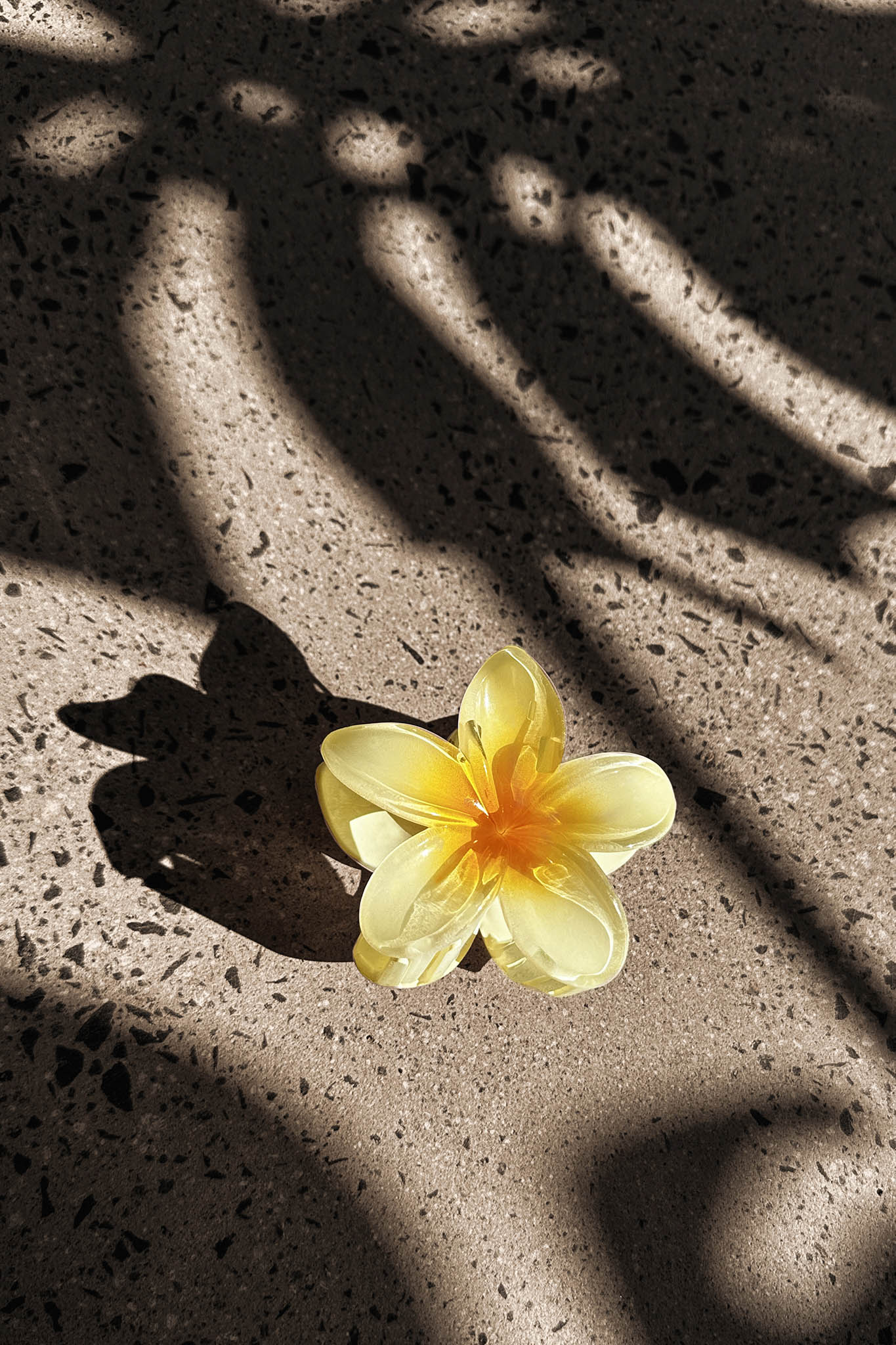 Ayni Frangipani Claw Clip Yellow-Maymioy