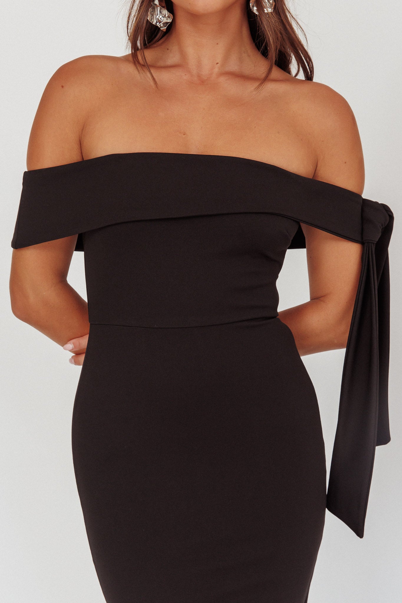 Aurora Sky Off-Shoulder Tie Maxi Dress Black-Maymioy