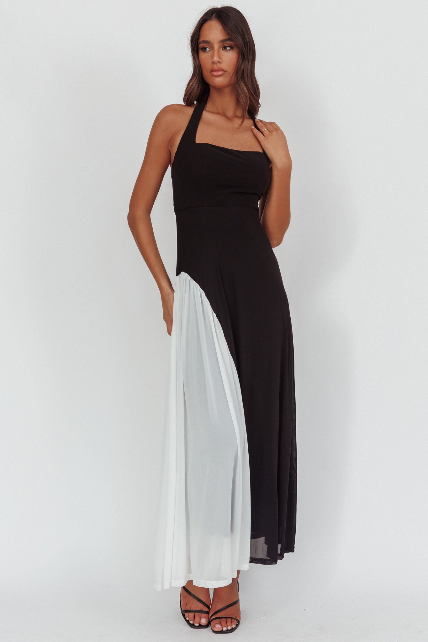 Lira Contrast Halter Maxi Dress Black/White-Maymioy