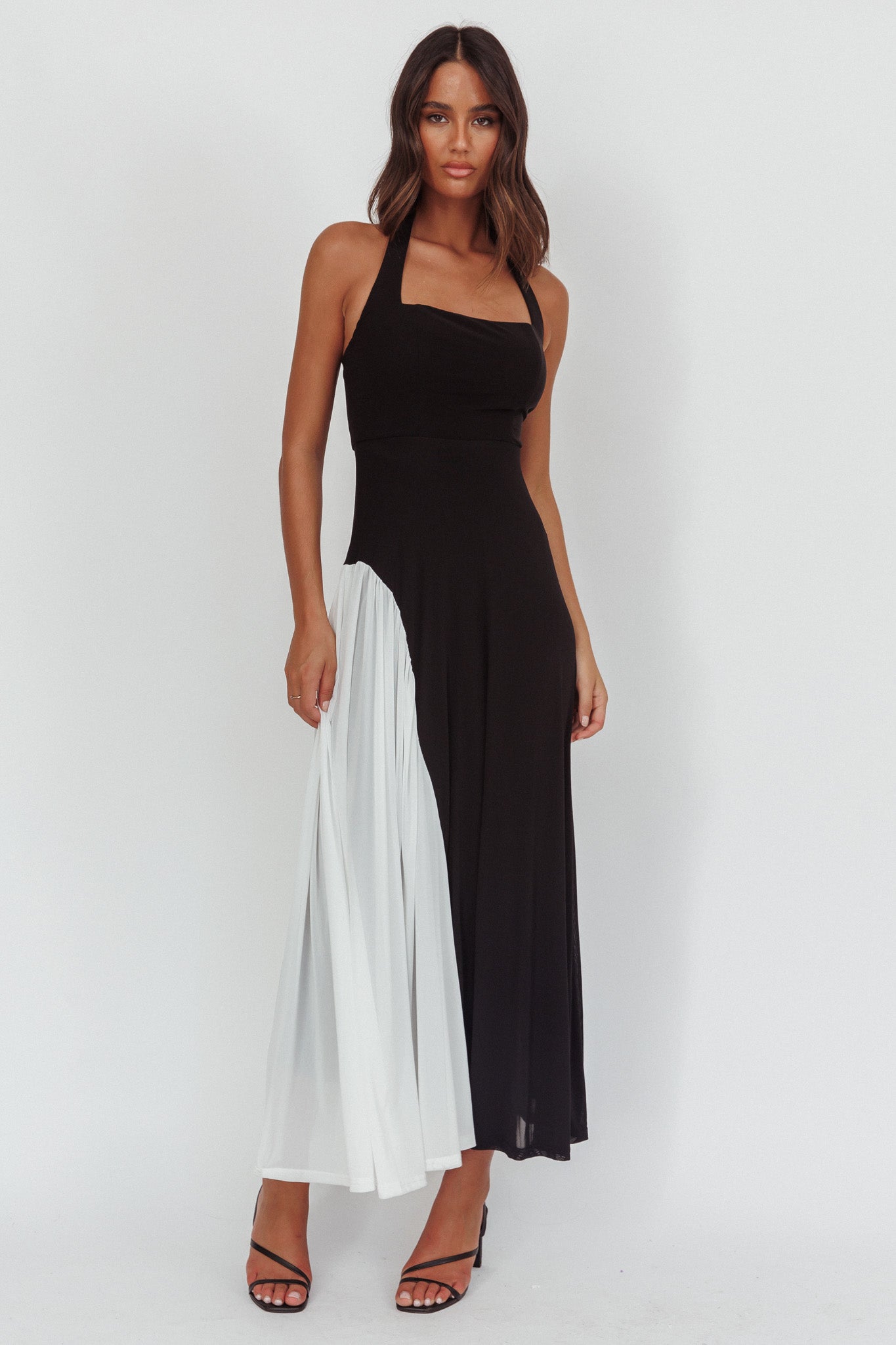 Lira Contrast Halter Maxi Dress Black/White-Maymioy