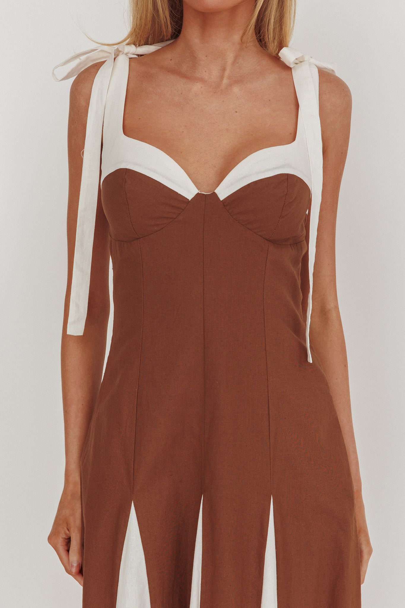 Marisa Tied Shoulder Godet Hem Maxi Dress Contrast Chocolate-Maymioy