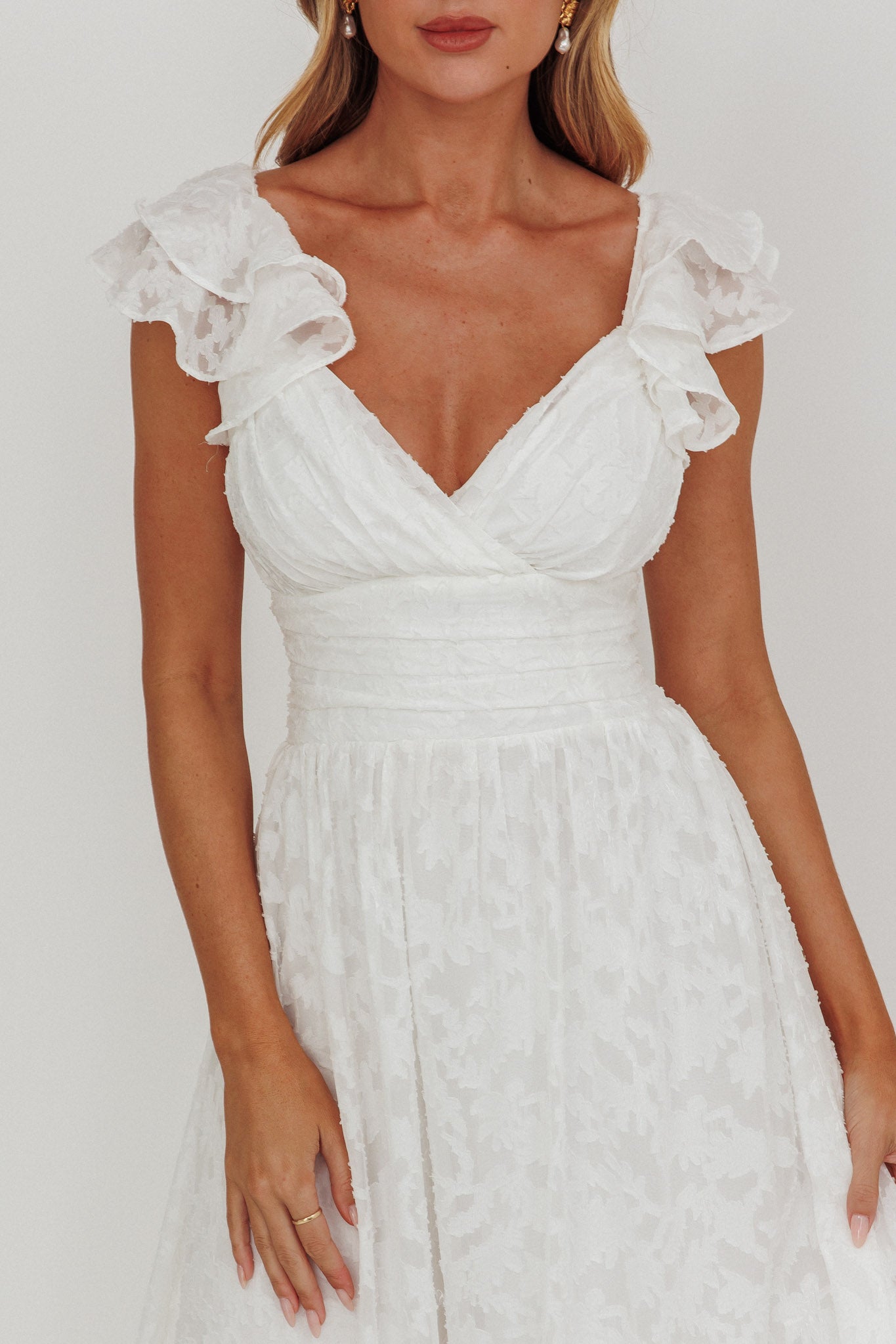 Lola Ruffle Shoulder Maxi Dress Textured White-Maymioy