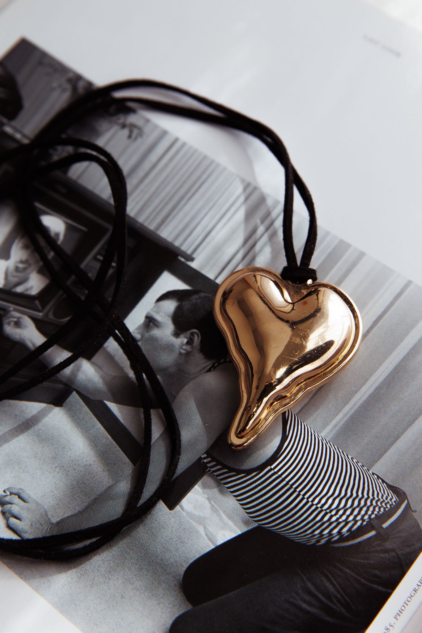 Corazon Heart Pendant Choker Gold-Maymioy