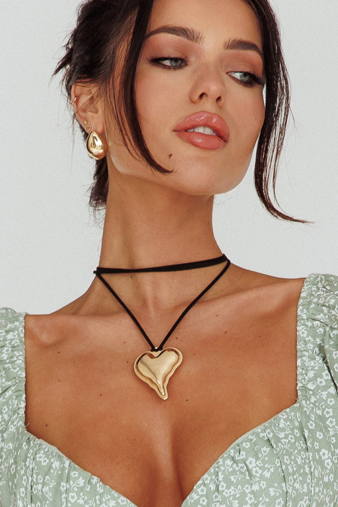 Corazon Heart Pendant Choker Gold-Maymioy