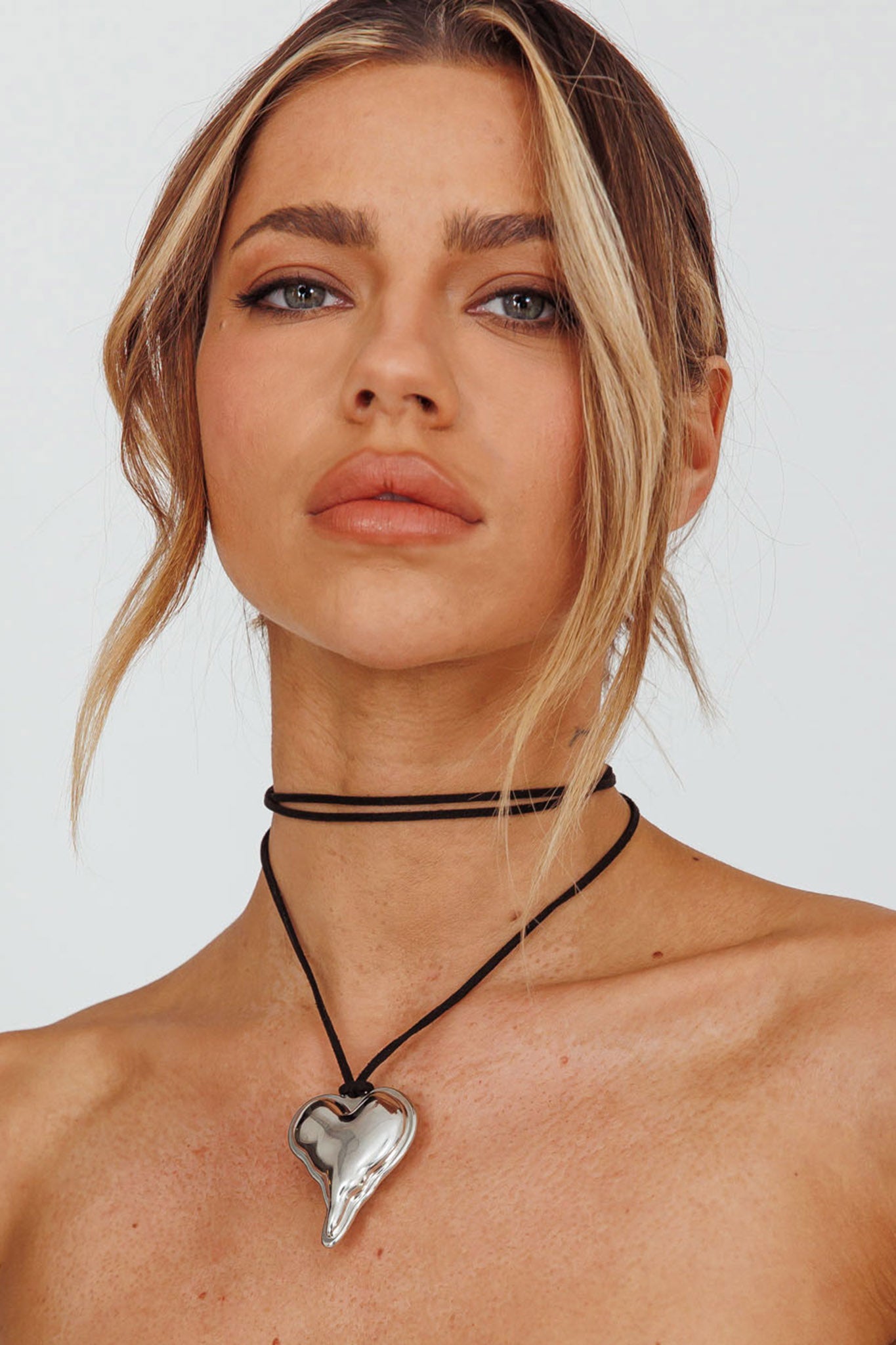 Corazon Heart Pendant Choker Silver-Maymioy