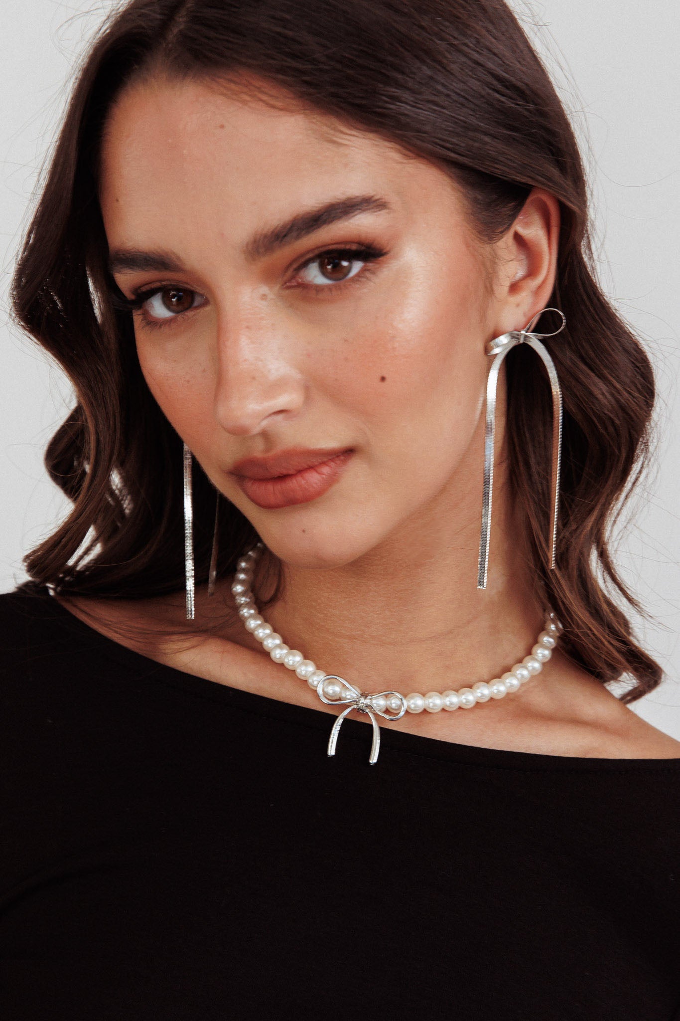 Daydream Bow Accent Pearl Necklace Silver-Maymioy