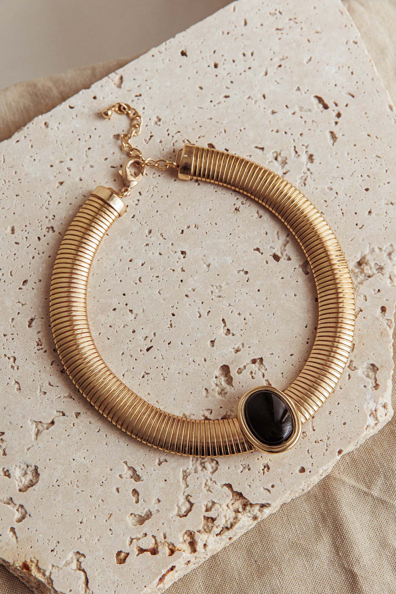 Cleopatra Oval Pendant Necklace Gold Black-Maymioy