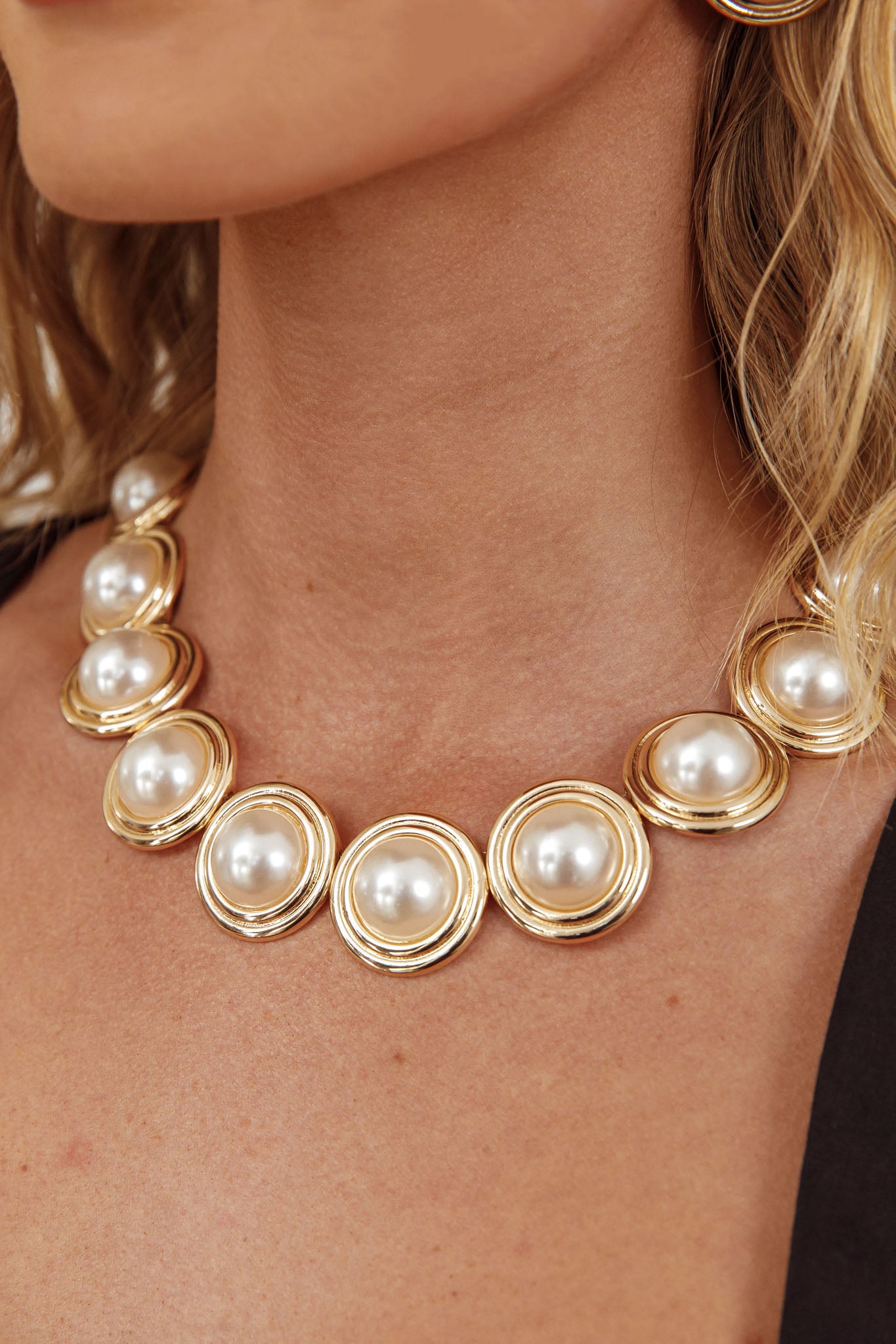 Chelsea Pearl Circle Necklace Gold/Pearl-Maymioy
