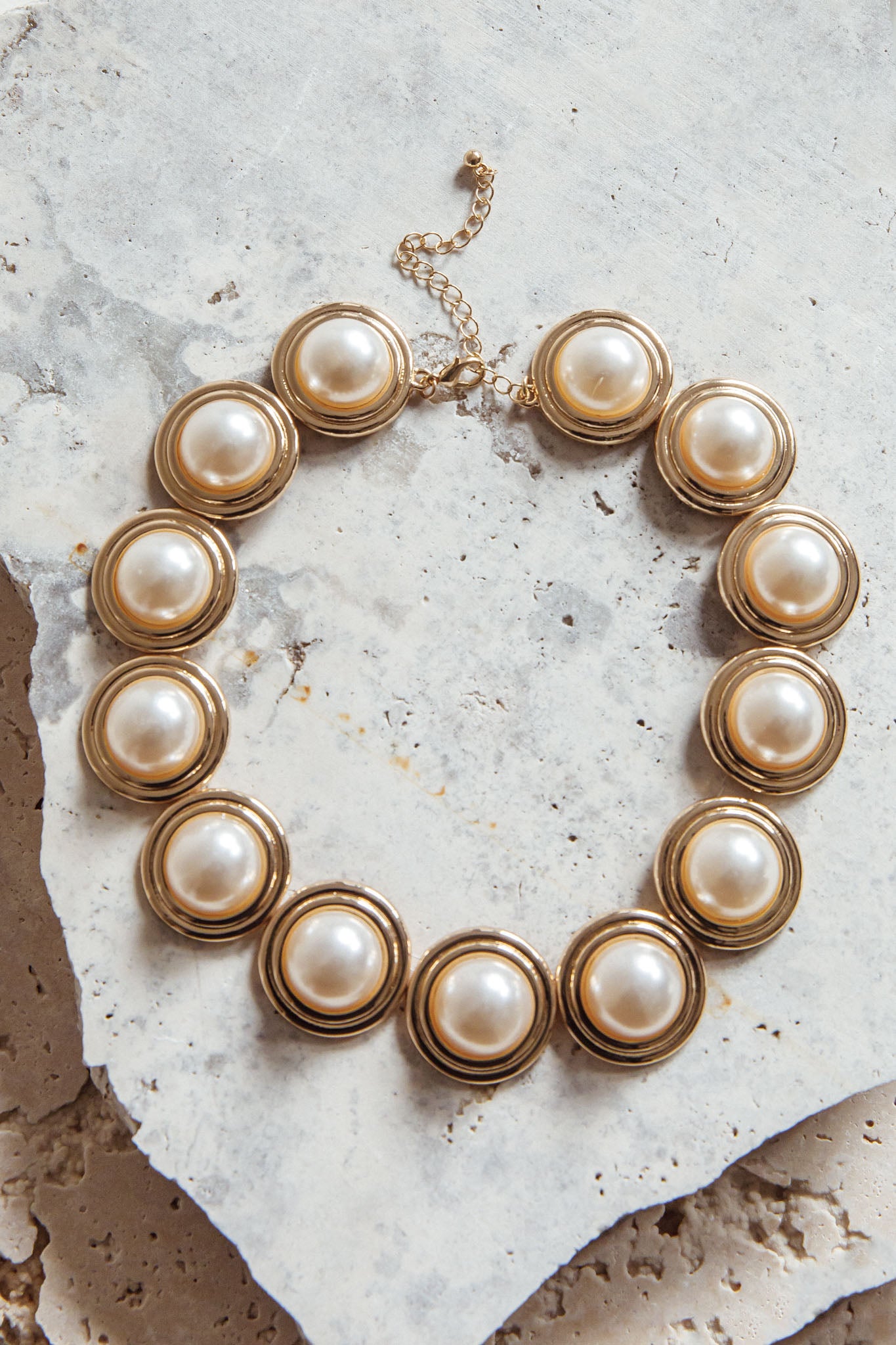 Chelsea Pearl Circle Necklace Gold/Pearl-Maymioy