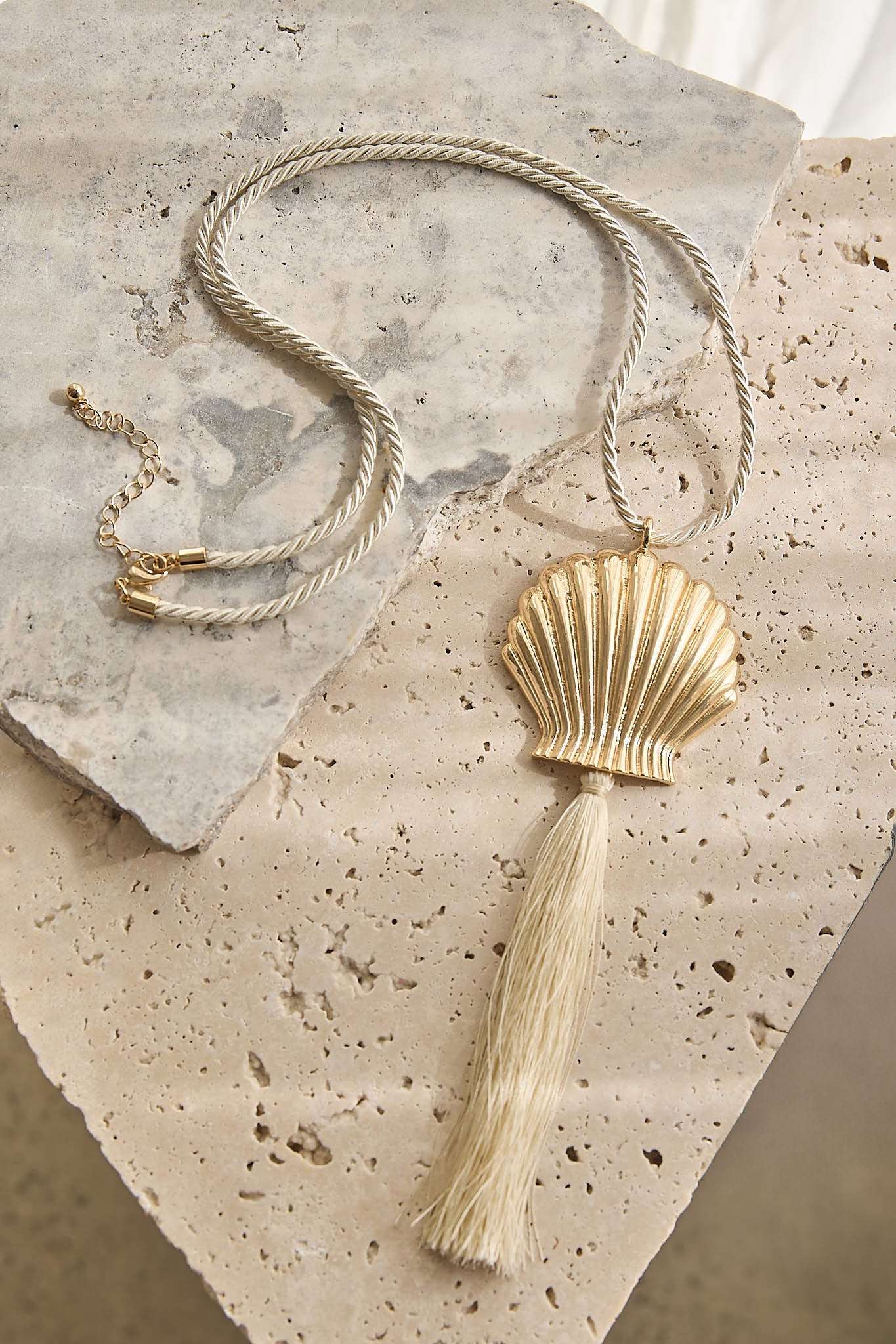Fioren Shell Tassel Necklace Gold/Ivory-Maymioy