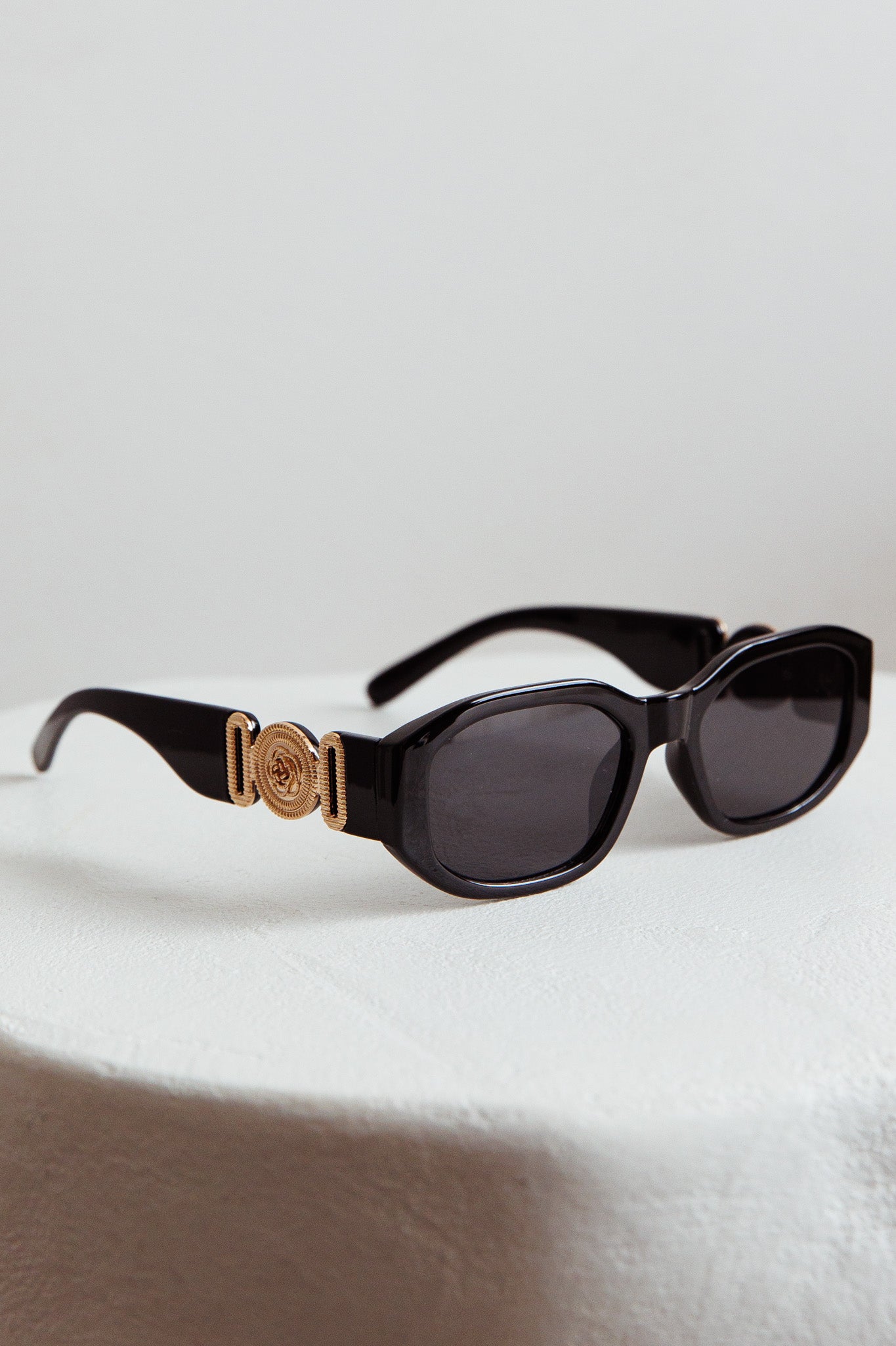Heartfelt Square Sunglasses Black-Maymioy