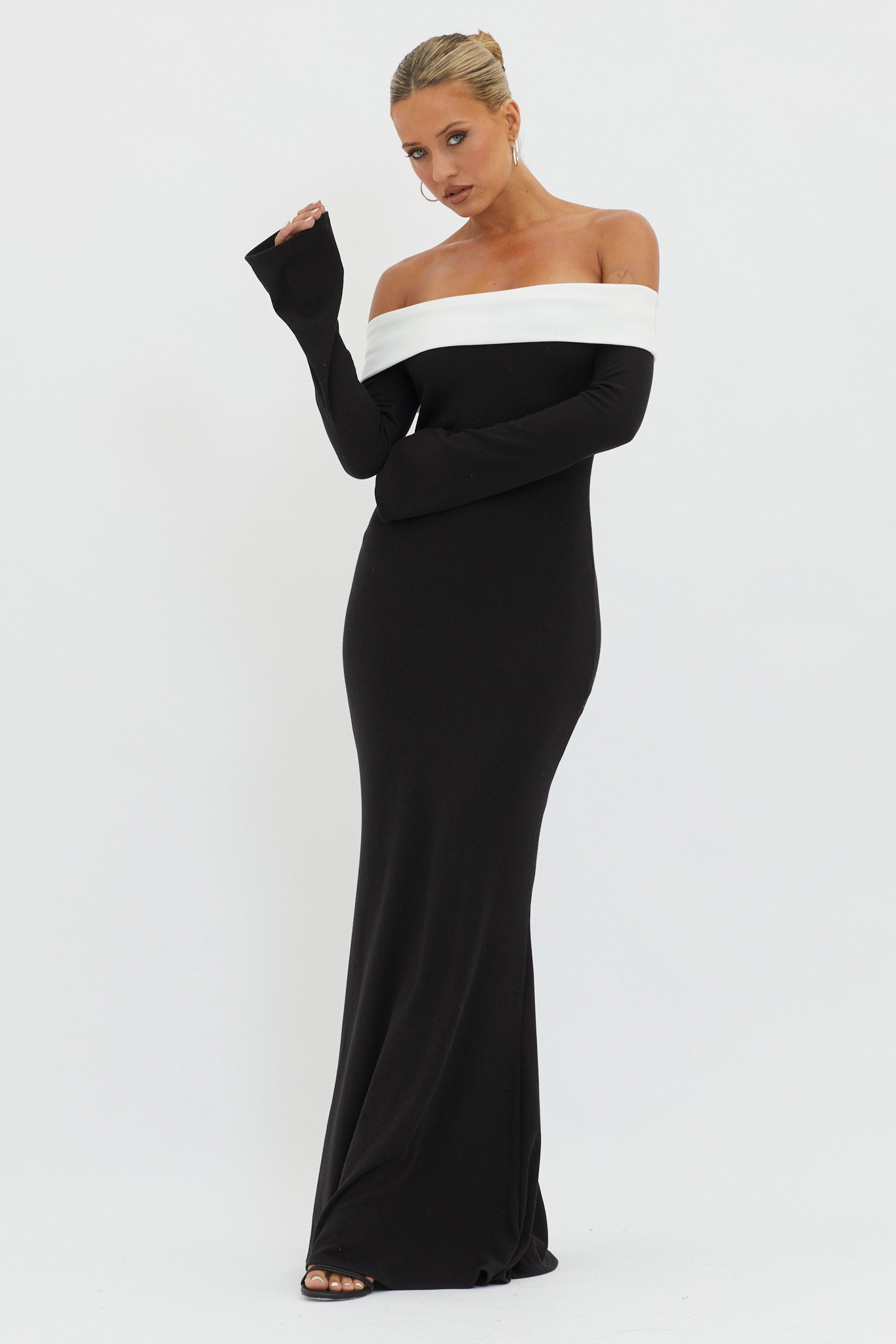 Sabrina Long Sleeve Off-Shoulder Maxi Dress Black-Maymioy
