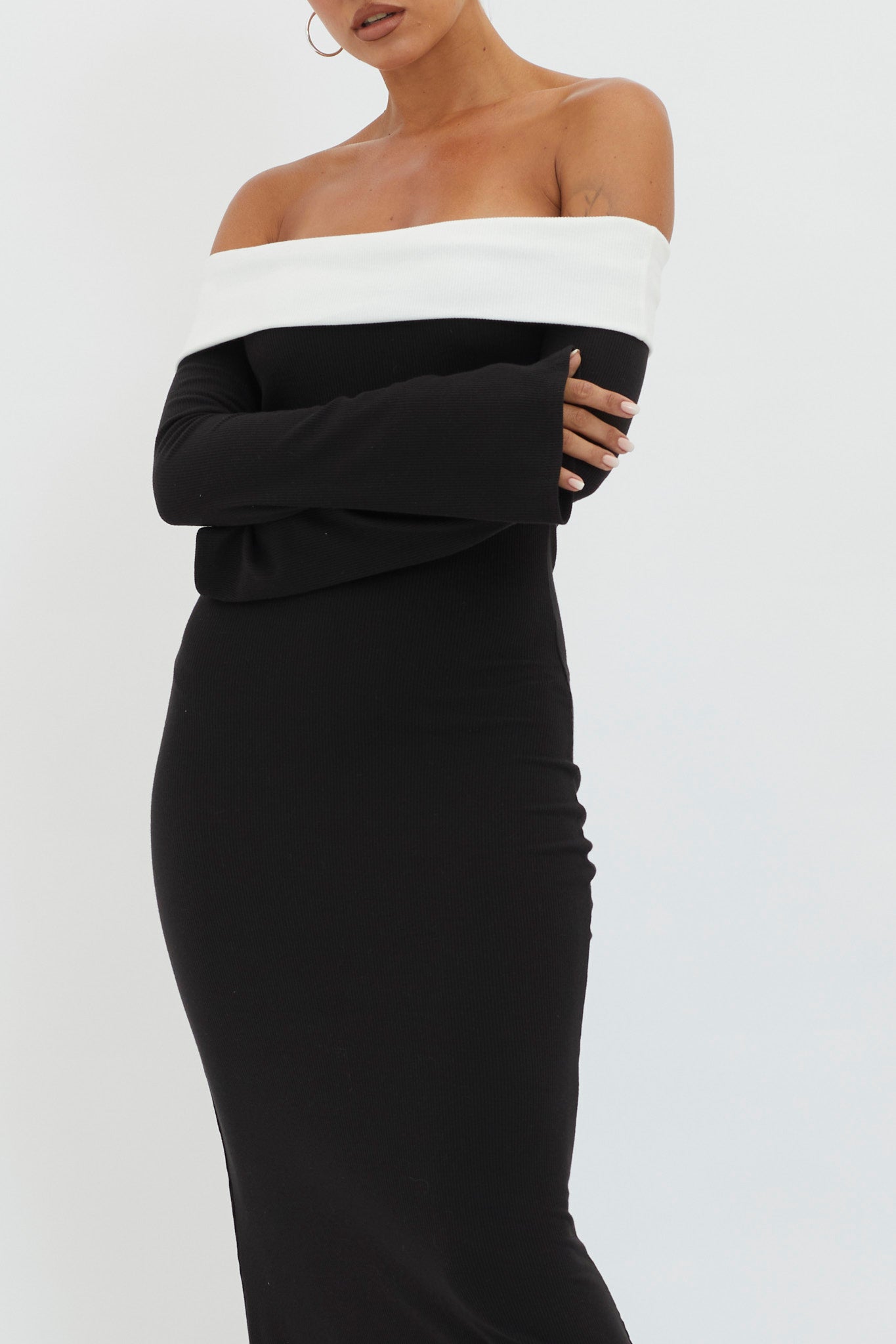 Sabrina Long Sleeve Off-Shoulder Maxi Dress Black-Maymioy