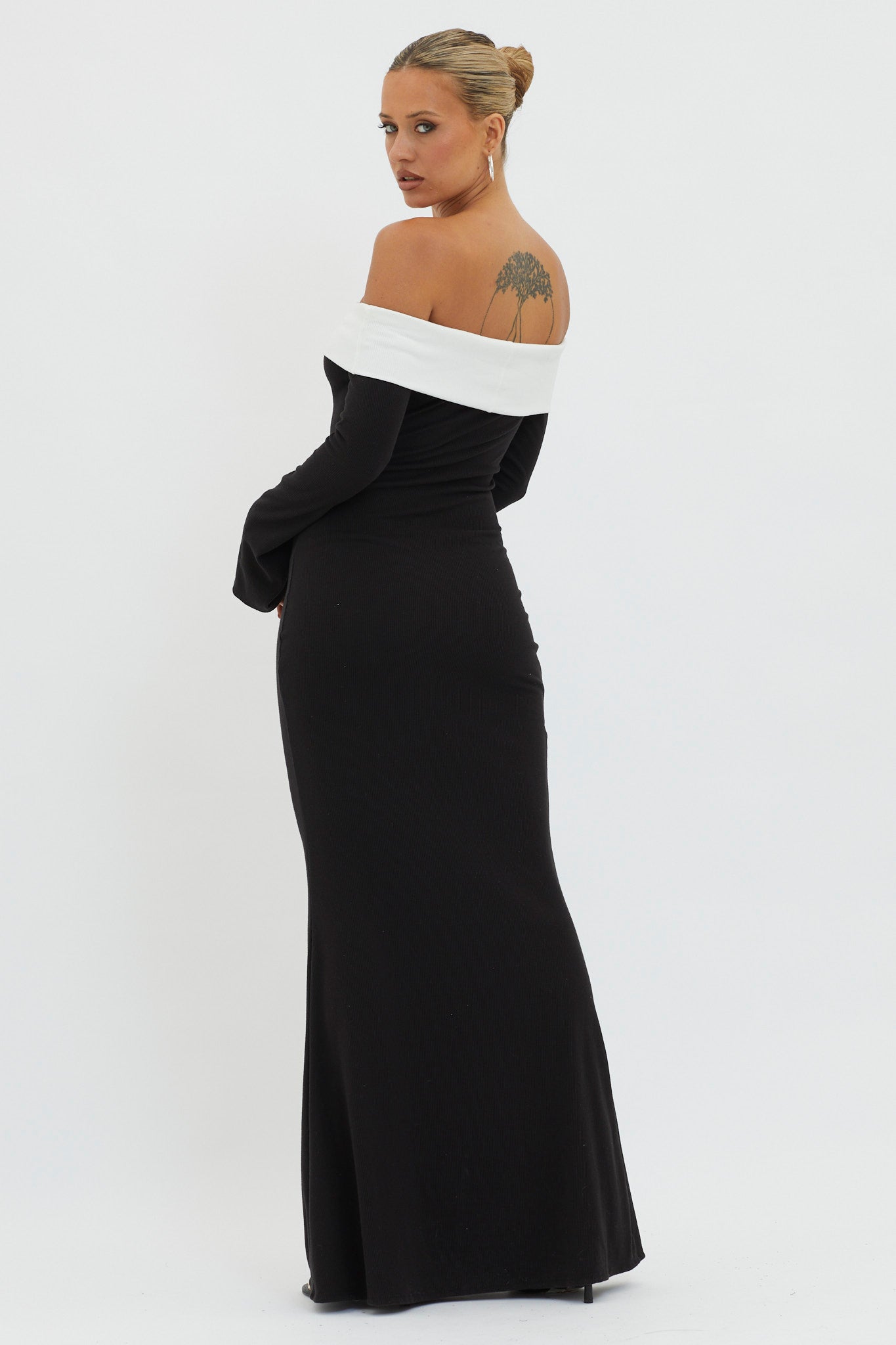 Sabrina Long Sleeve Off-Shoulder Maxi Dress Black-Maymioy
