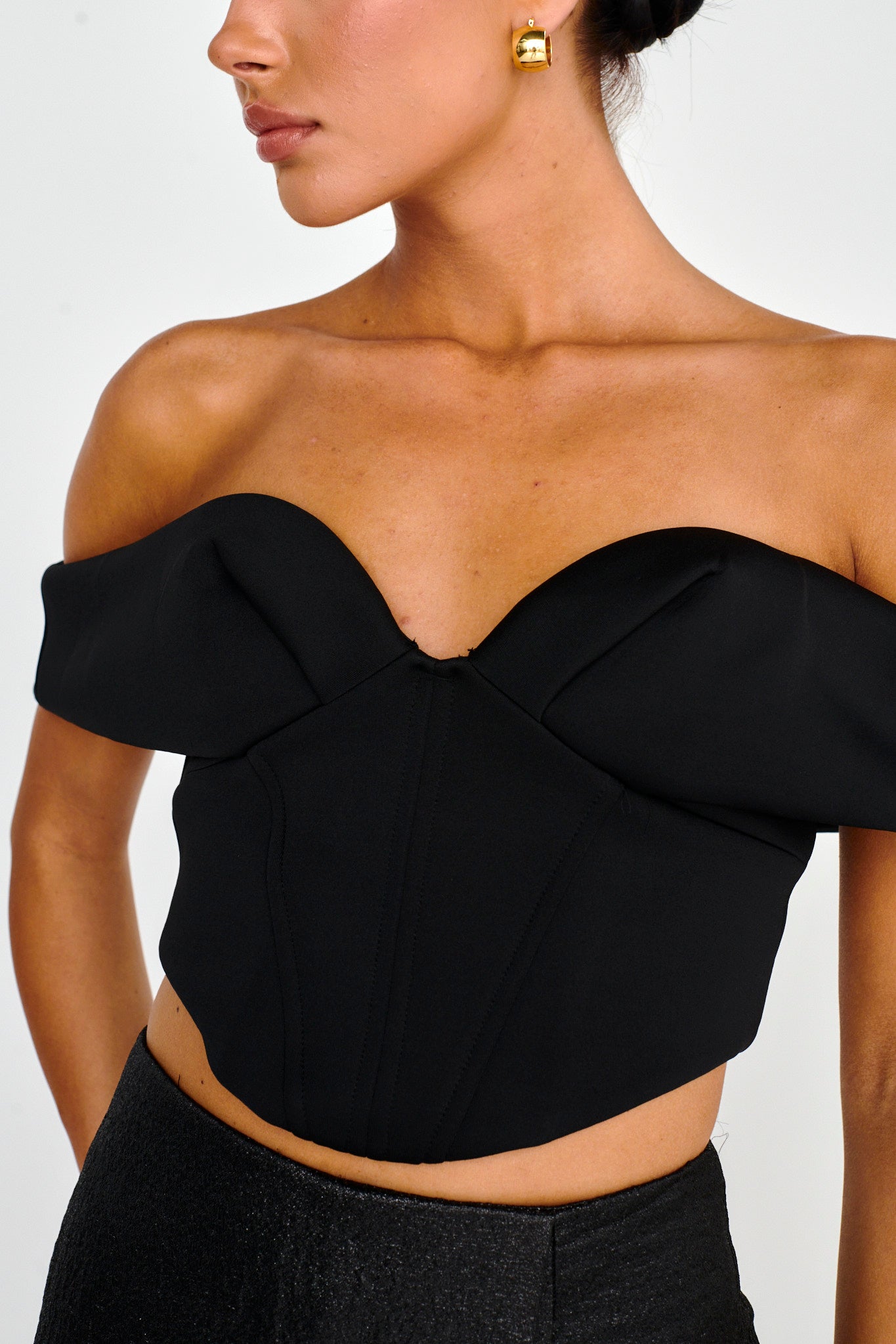 Tenicka Off-Shoulder Crop Top Black-Maymioy