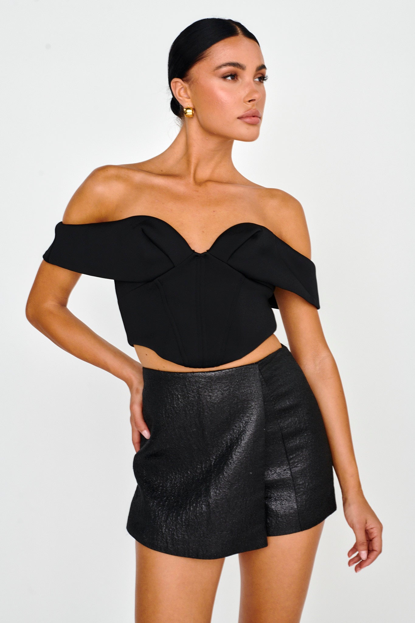 Tenicka Off-Shoulder Crop Top Black-Maymioy