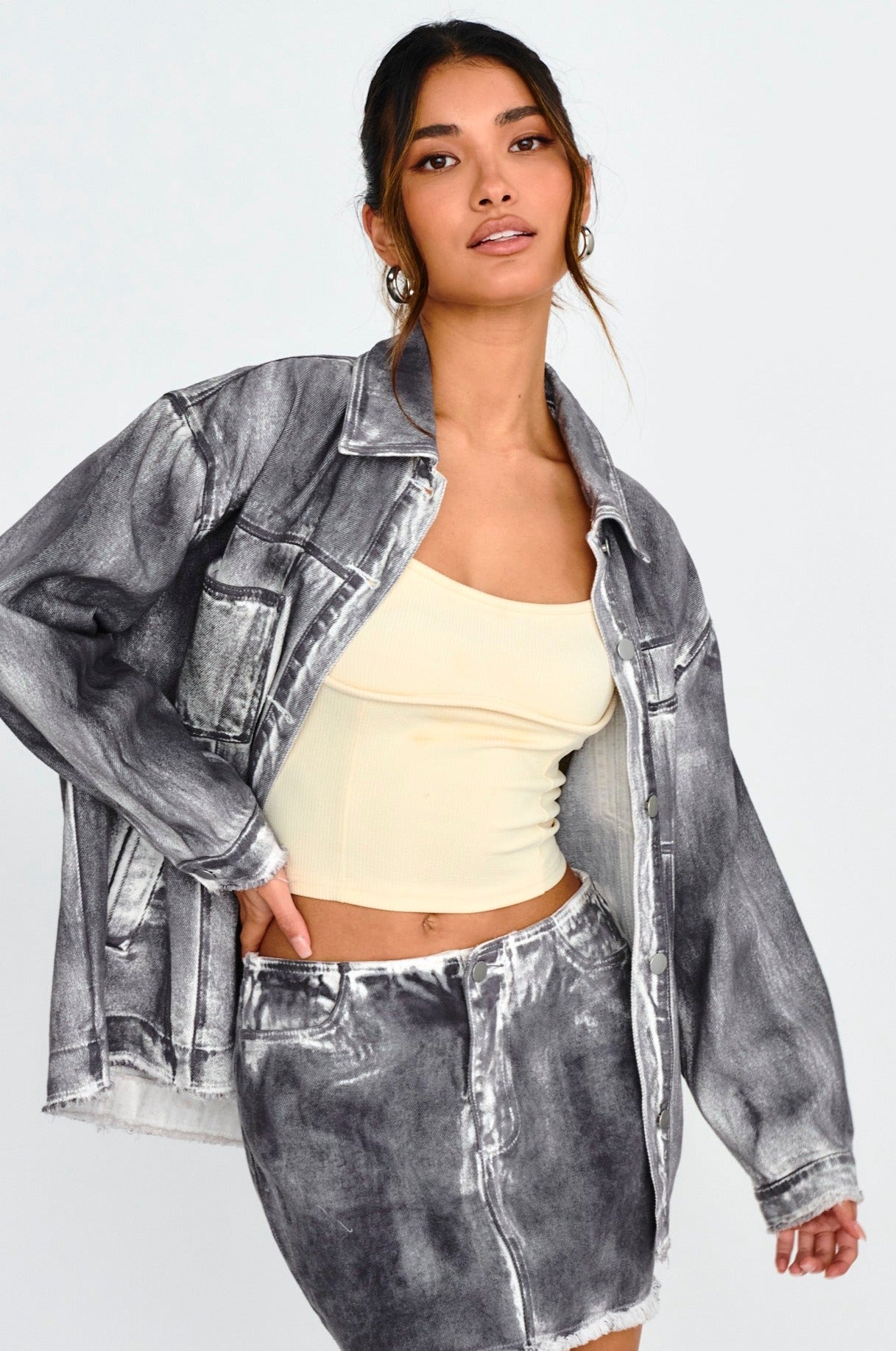 Decoy Distressed Jean Jacket Black/White-Maymioy