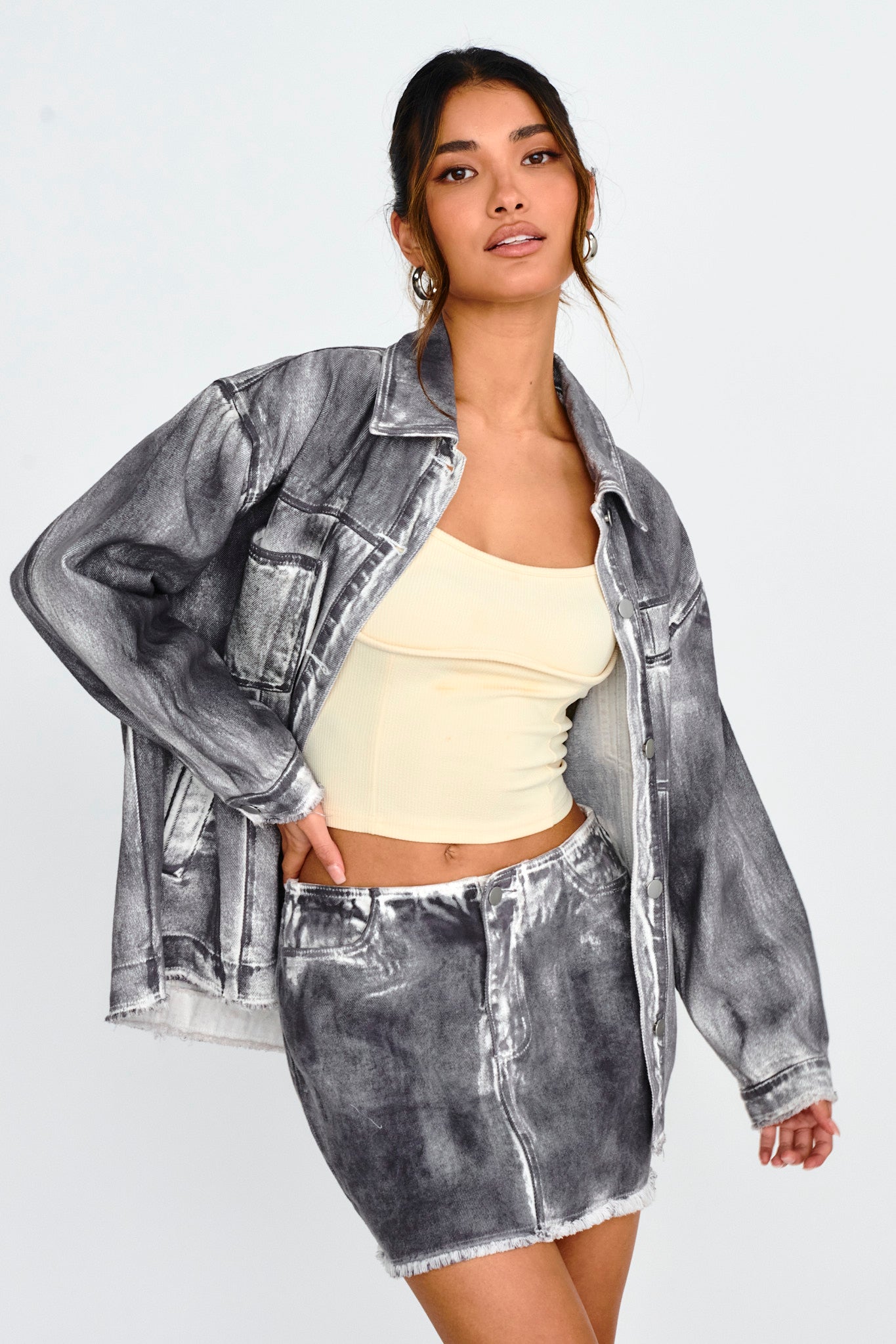 Decoy Distressed Mini Skirt Black/White-Maymioy