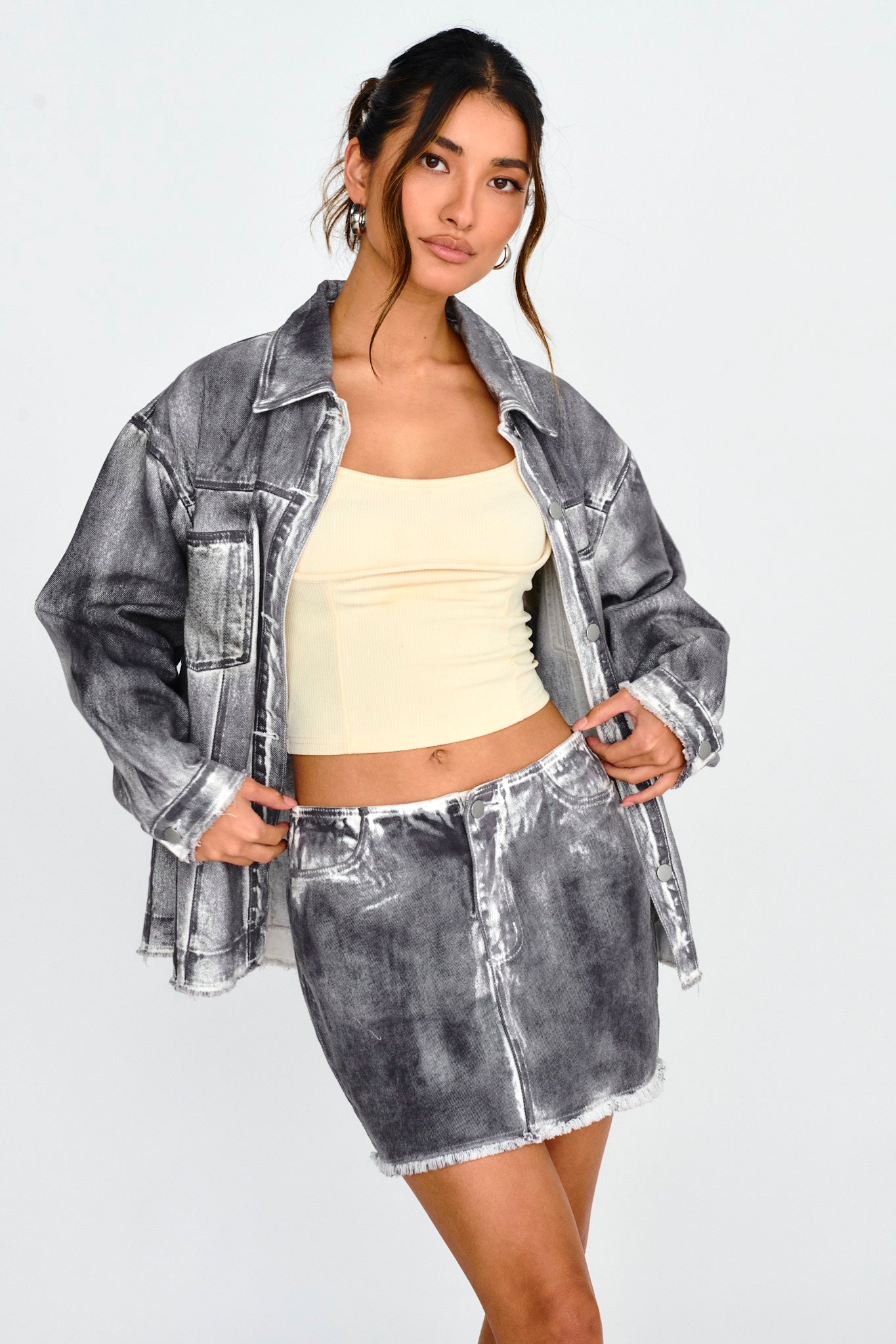 Decoy Distressed Mini Skirt Black/White-Maymioy