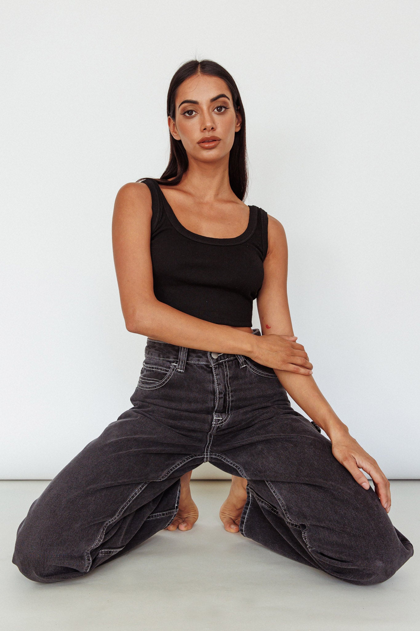 Drifting Ribbed Crop Top Black-Maymioy