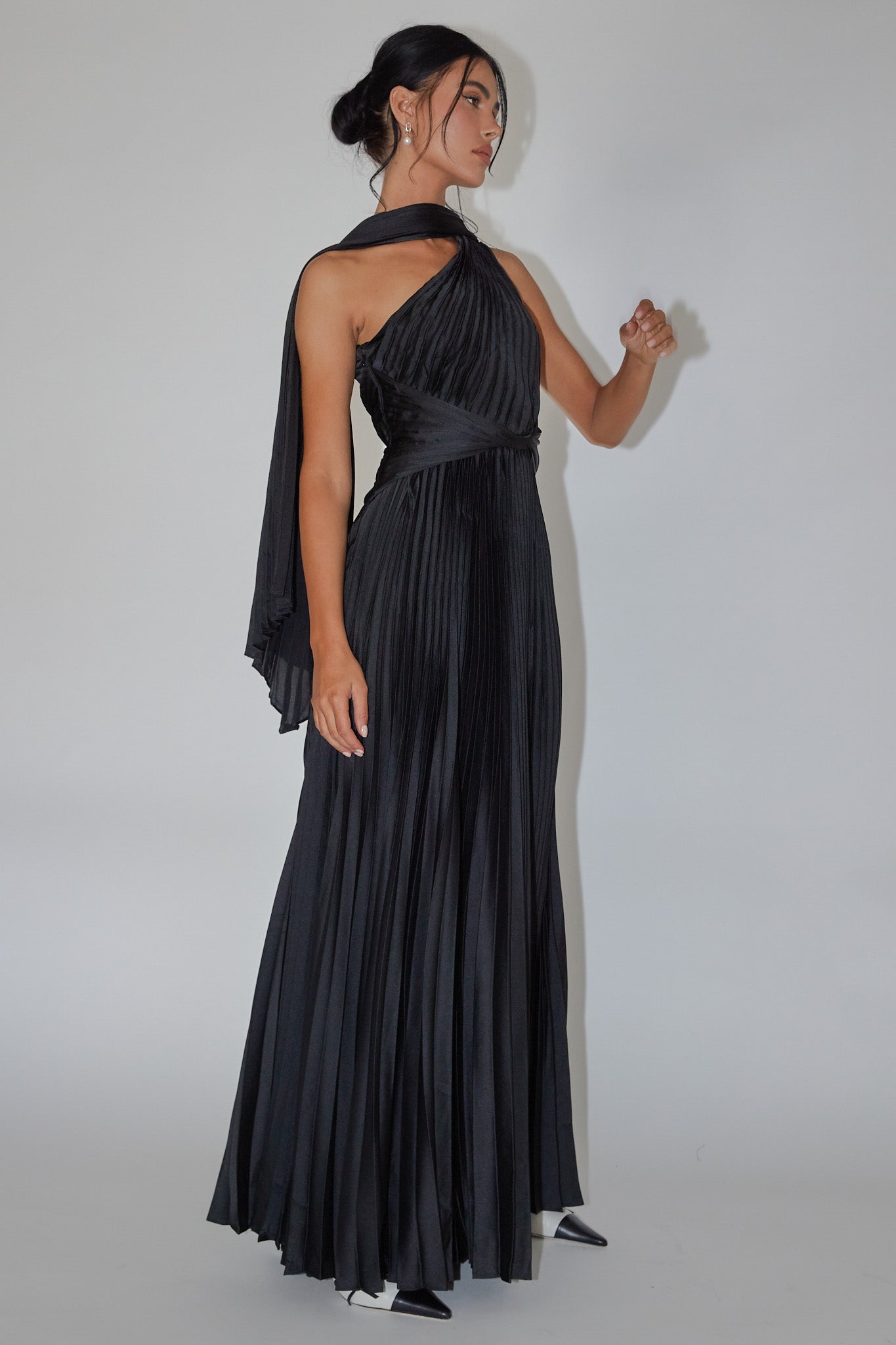Laxmi Accordion Pleat Maxi Dress Black-Maymioy