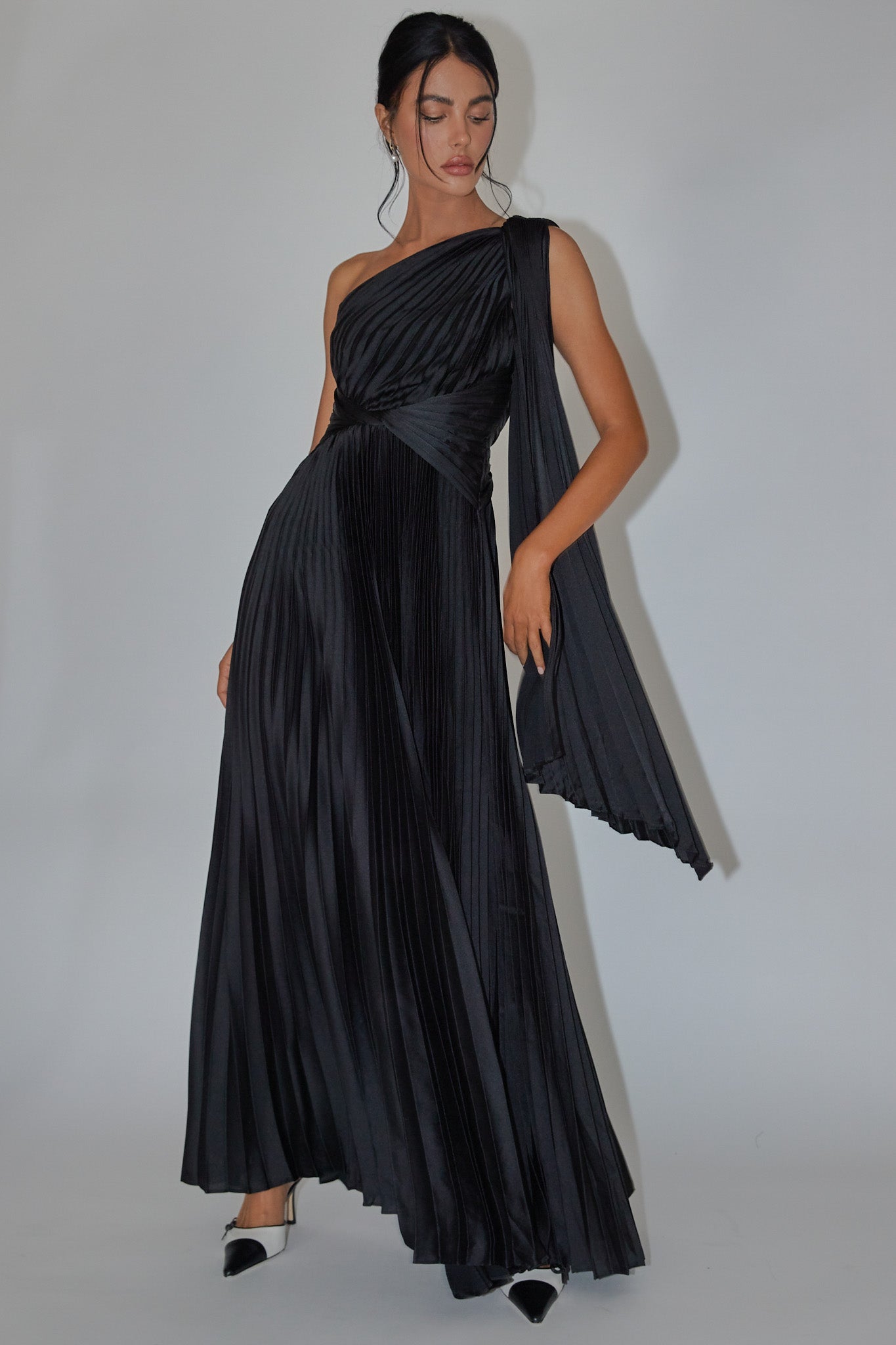 Laxmi Accordion Pleat Maxi Dress Black-Maymioy
