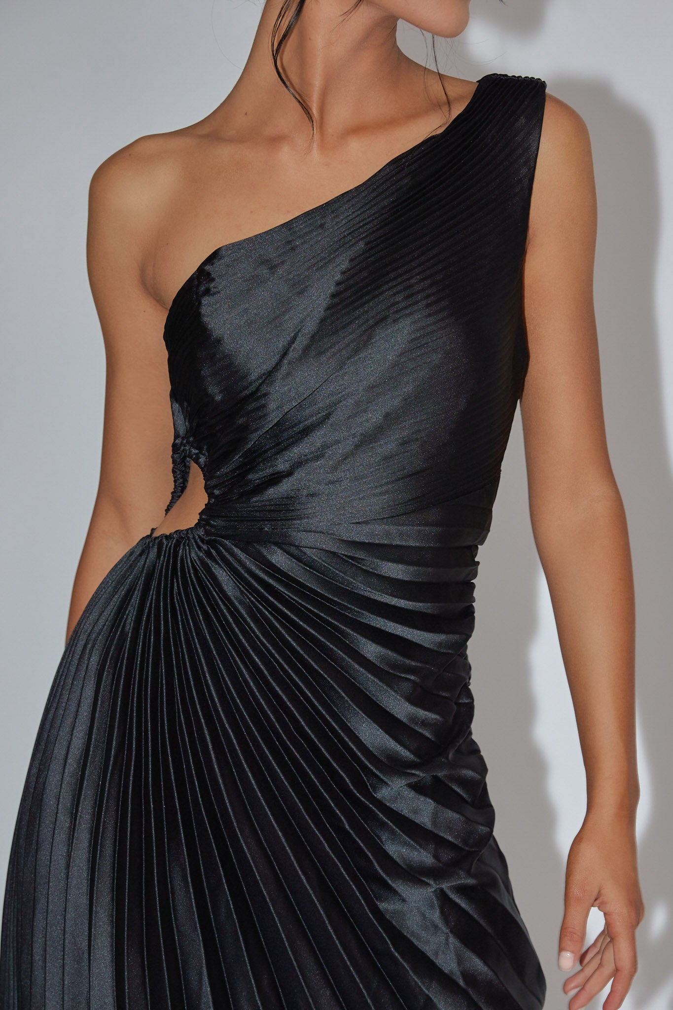 Brooklynn One-Shoulder Accordion Pleat Dress Black-Maymioy