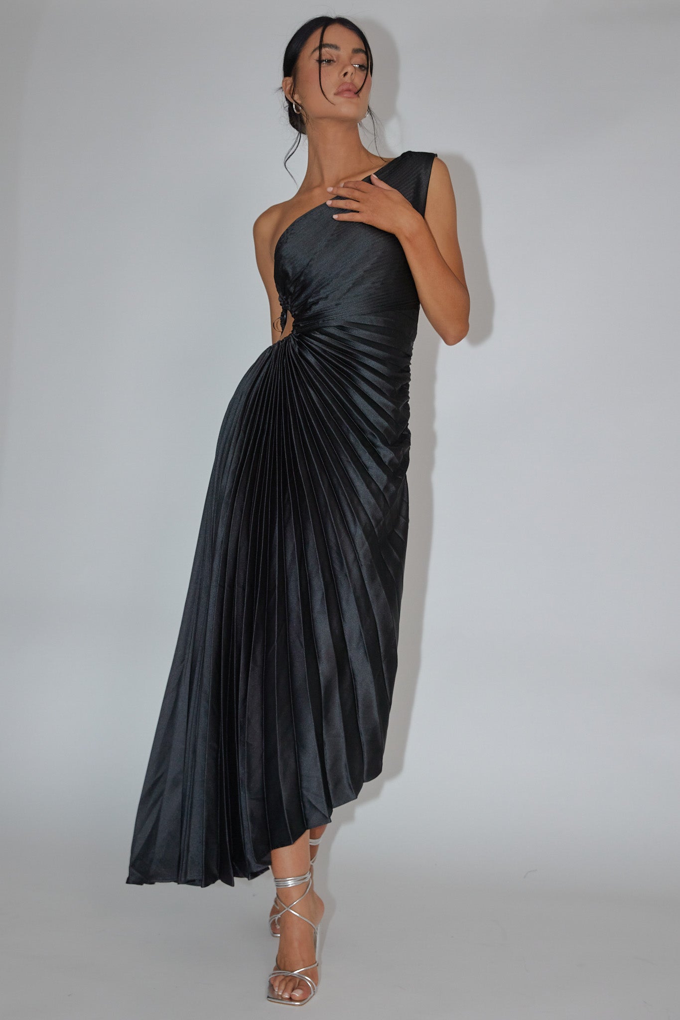 Brooklynn One-Shoulder Accordion Pleat Dress Black-Maymioy